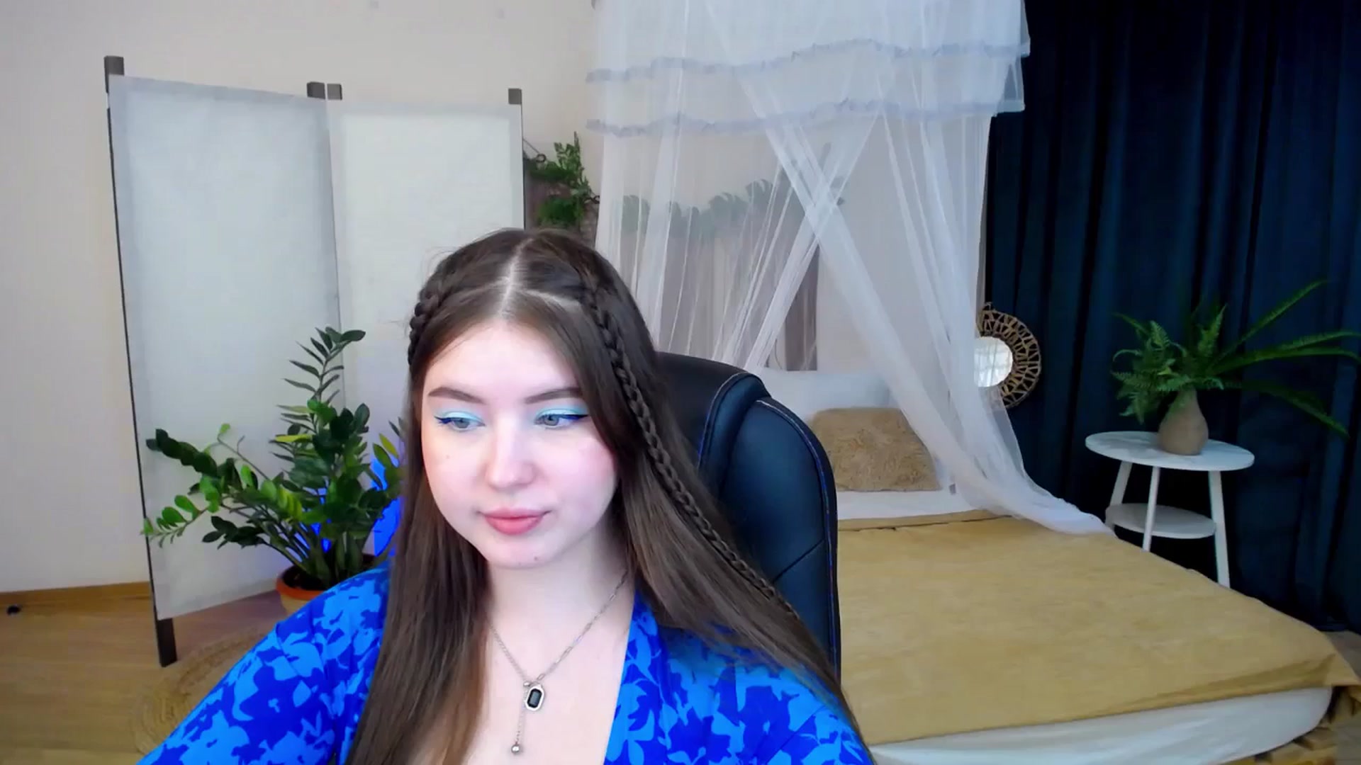 Gallery image thumbnail from AdmireMyEyes's myfreecams stream on, 11/17/2024, 19:06 image 16 of 20