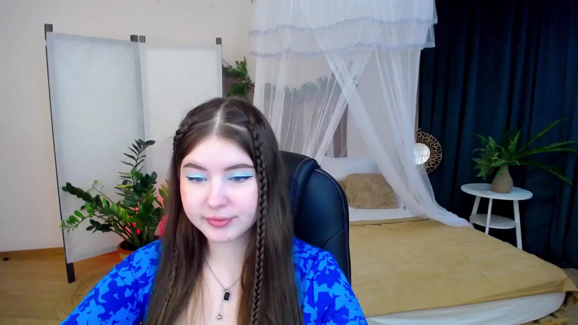 Gallery image thumbnail from AdmireMyEyes's myfreecams stream on, 11/17/2024, 19:06 image 2 of 20