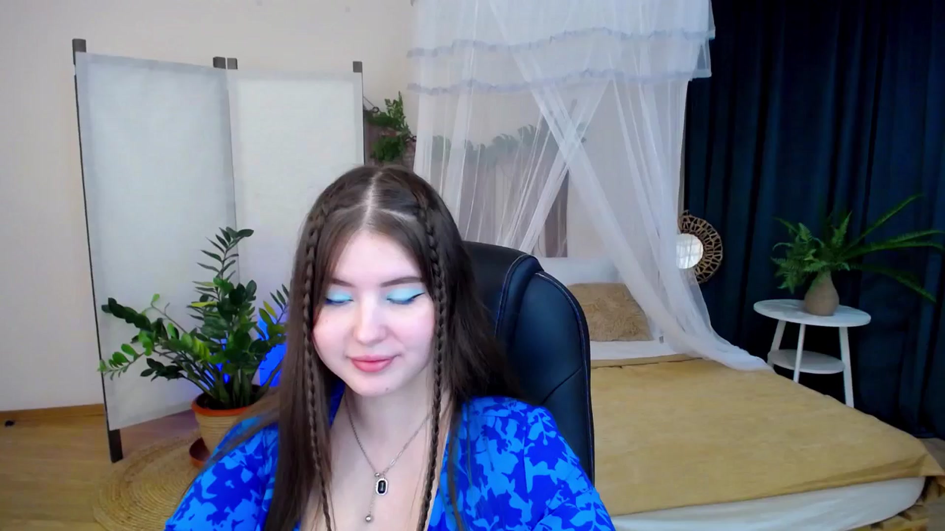 Gallery image thumbnail from AdmireMyEyes's myfreecams stream on, 11/17/2024, 19:06 image 19 of 20
