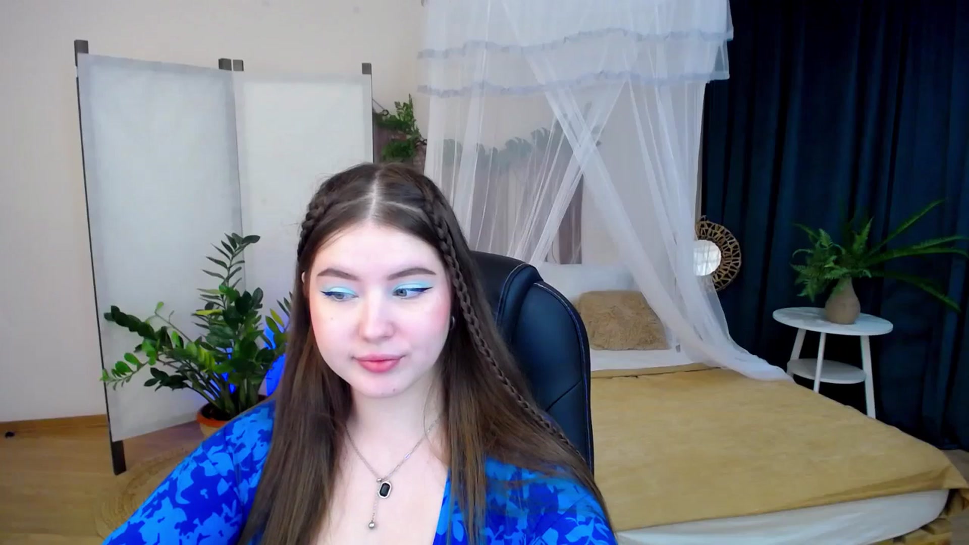 Gallery image thumbnail from AdmireMyEyes's myfreecams stream on, 11/17/2024, 19:06 image 14 of 20