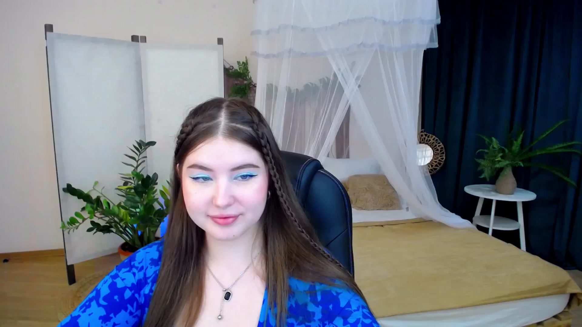 Gallery image thumbnail from AdmireMyEyes's myfreecams stream on, 11/17/2024, 19:06 image 15 of 20