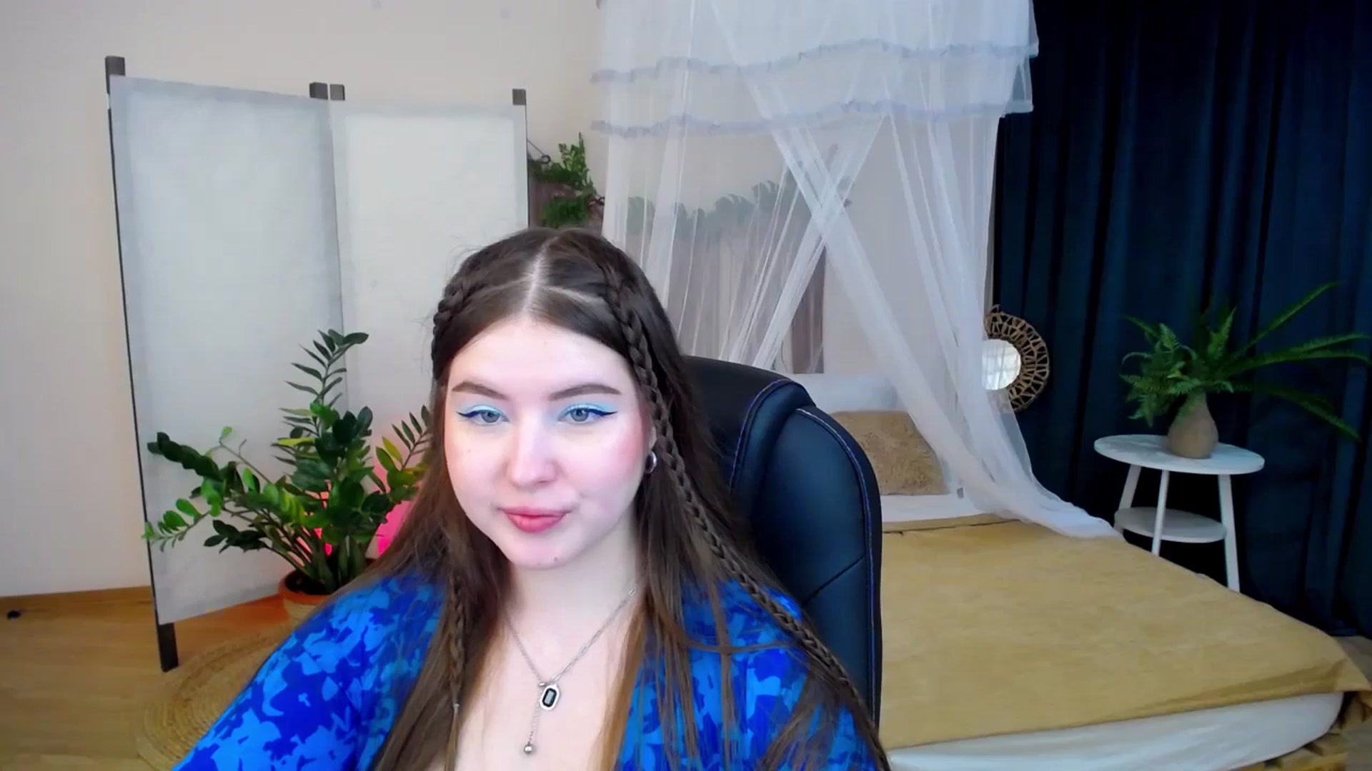 Gallery image thumbnail from AdmireMyEyes's myfreecams stream on, 11/17/2024, 19:06 image 7 of 20