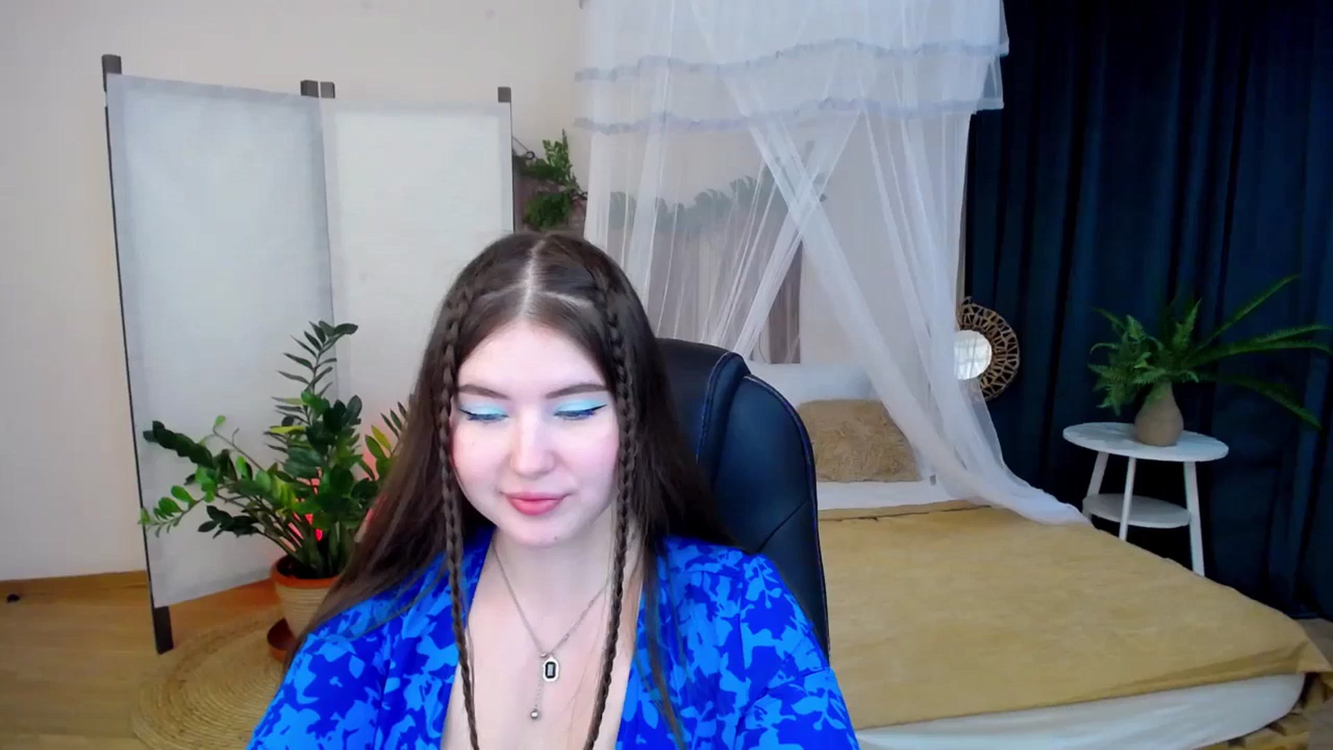 Gallery image thumbnail from AdmireMyEyes's myfreecams stream on, 11/17/2024, 19:06 image 18 of 20