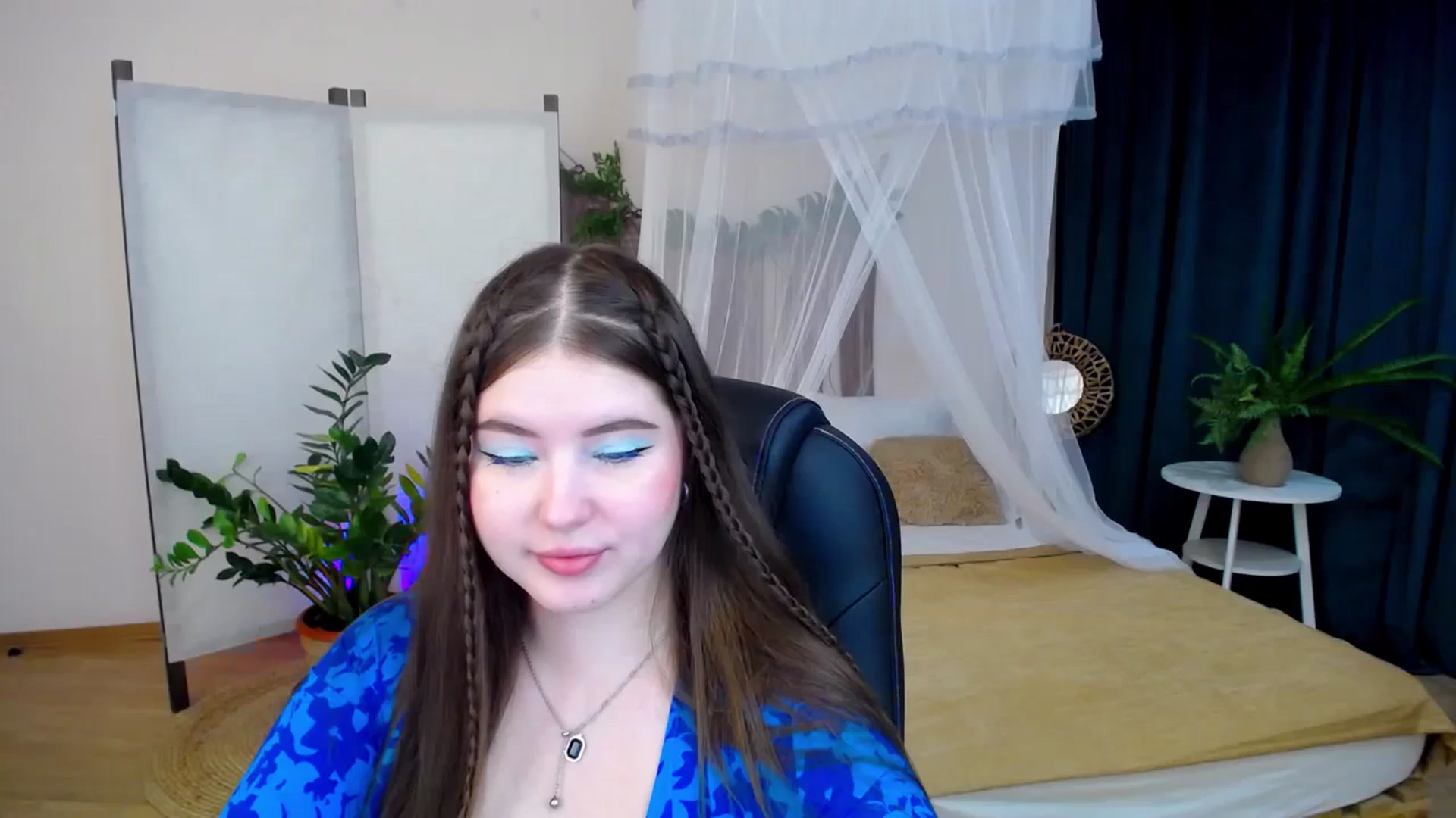 Gallery image thumbnail from AdmireMyEyes's myfreecams stream on, 11/17/2024, 19:06 image 13 of 20