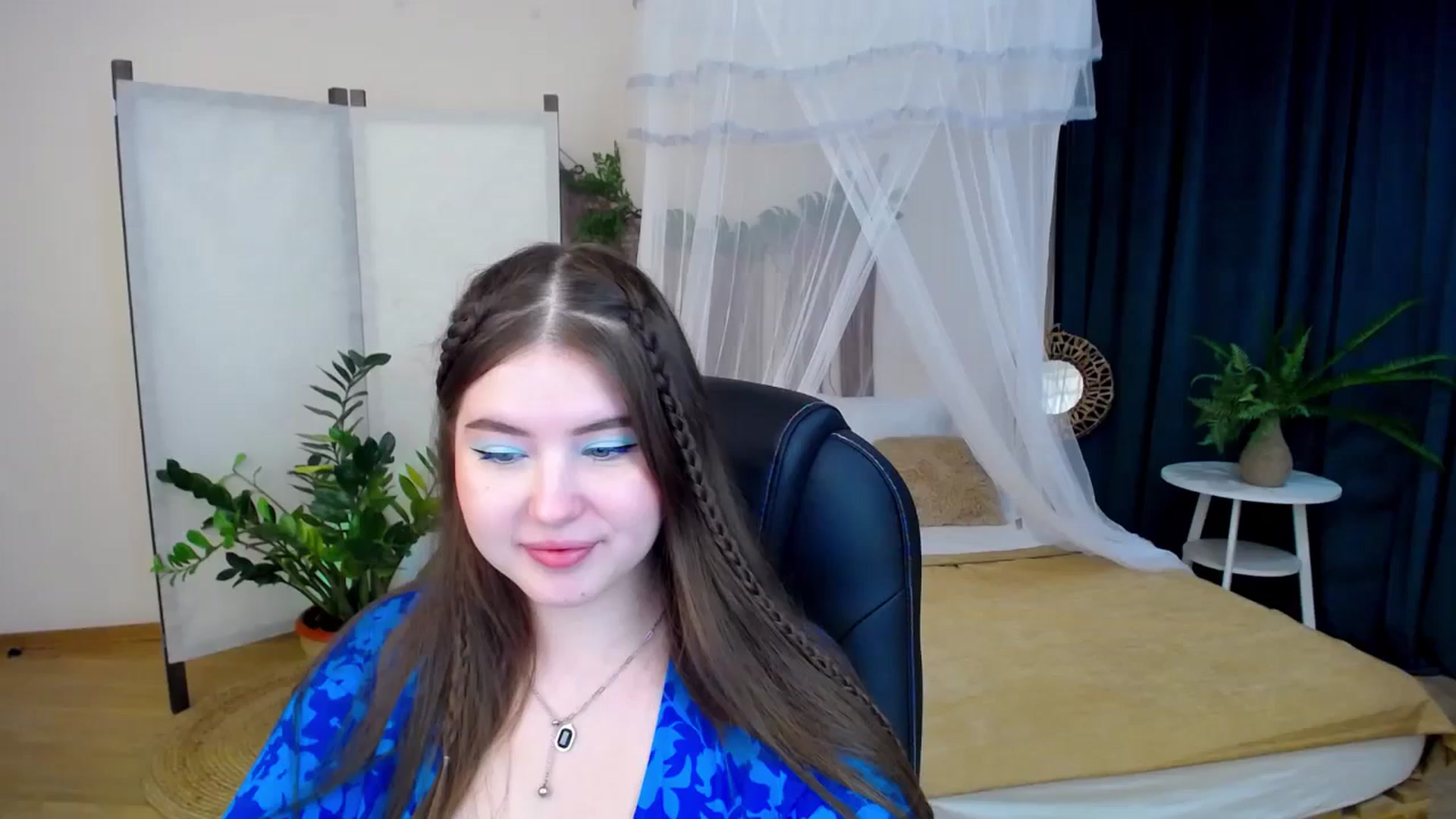 Gallery image thumbnail from AdmireMyEyes's myfreecams stream on, 11/17/2024, 19:06 image 10 of 20