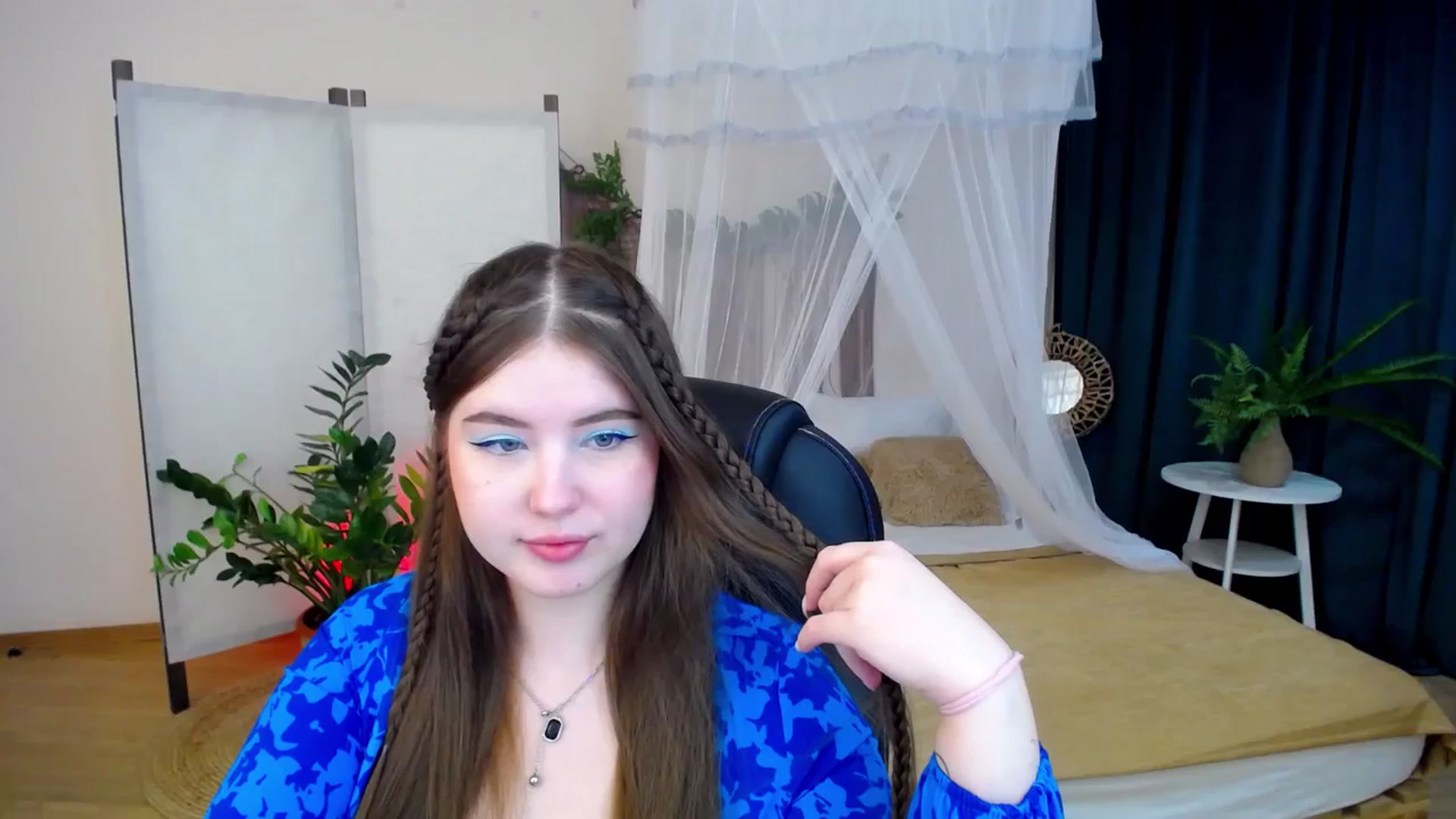 Gallery image thumbnail from AdmireMyEyes's myfreecams stream on, 11/17/2024, 19:06 image 4 of 20