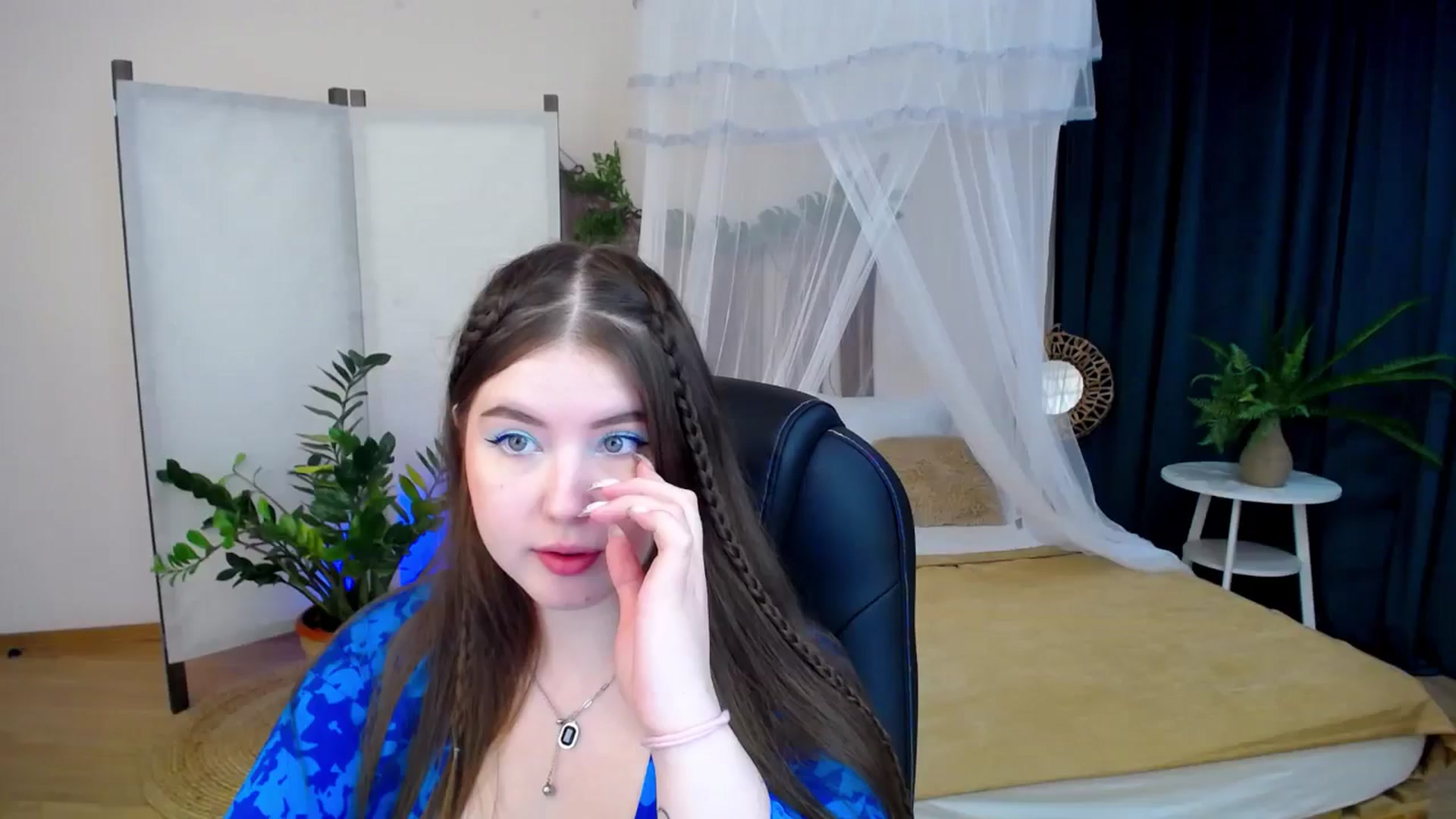 Gallery image thumbnail from AdmireMyEyes's myfreecams stream on, 11/17/2024, 19:06 image 11 of 20