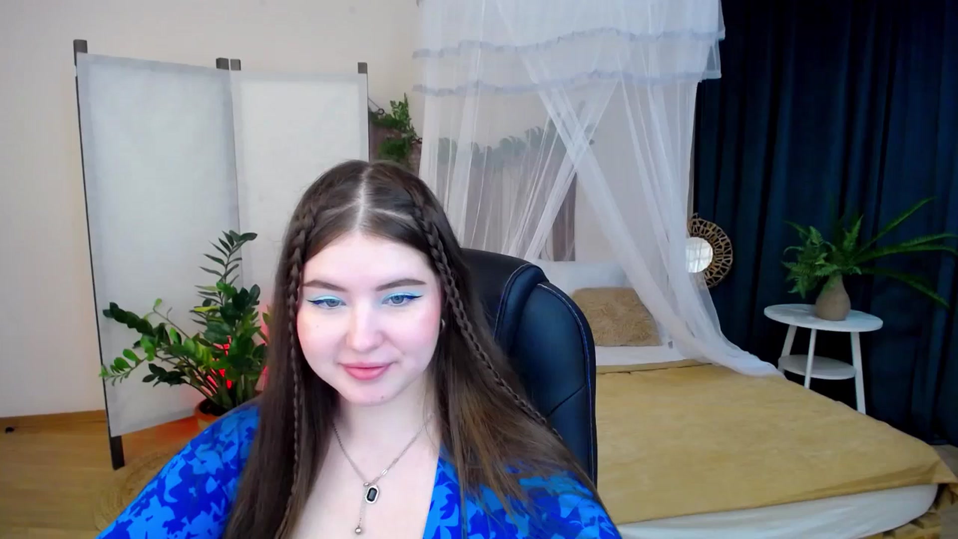Gallery image thumbnail from AdmireMyEyes's myfreecams stream on, 11/17/2024, 19:06 image 12 of 20
