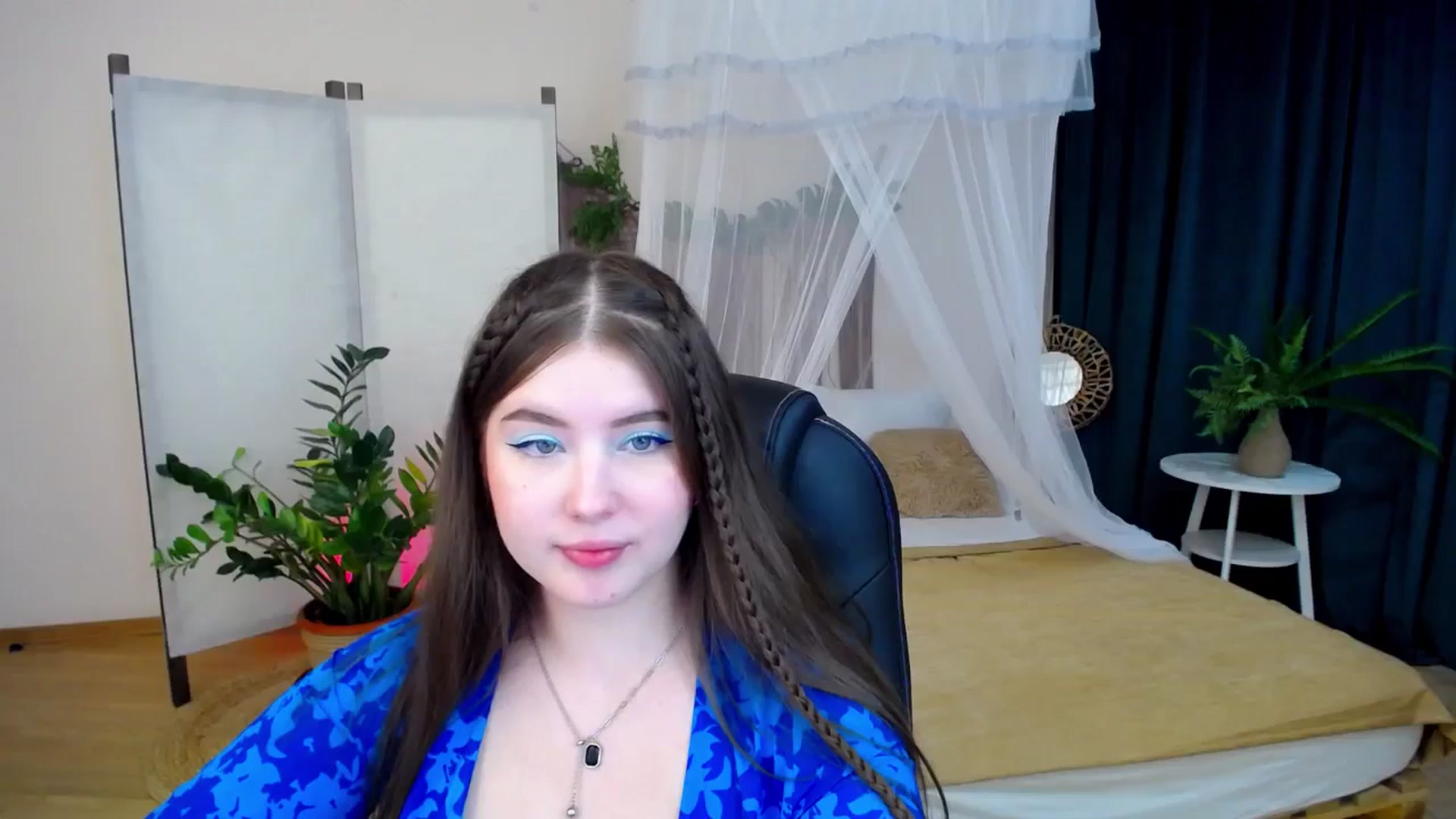 Gallery image thumbnail from AdmireMyEyes's myfreecams stream on, 11/17/2024, 19:46 image 10 of 20