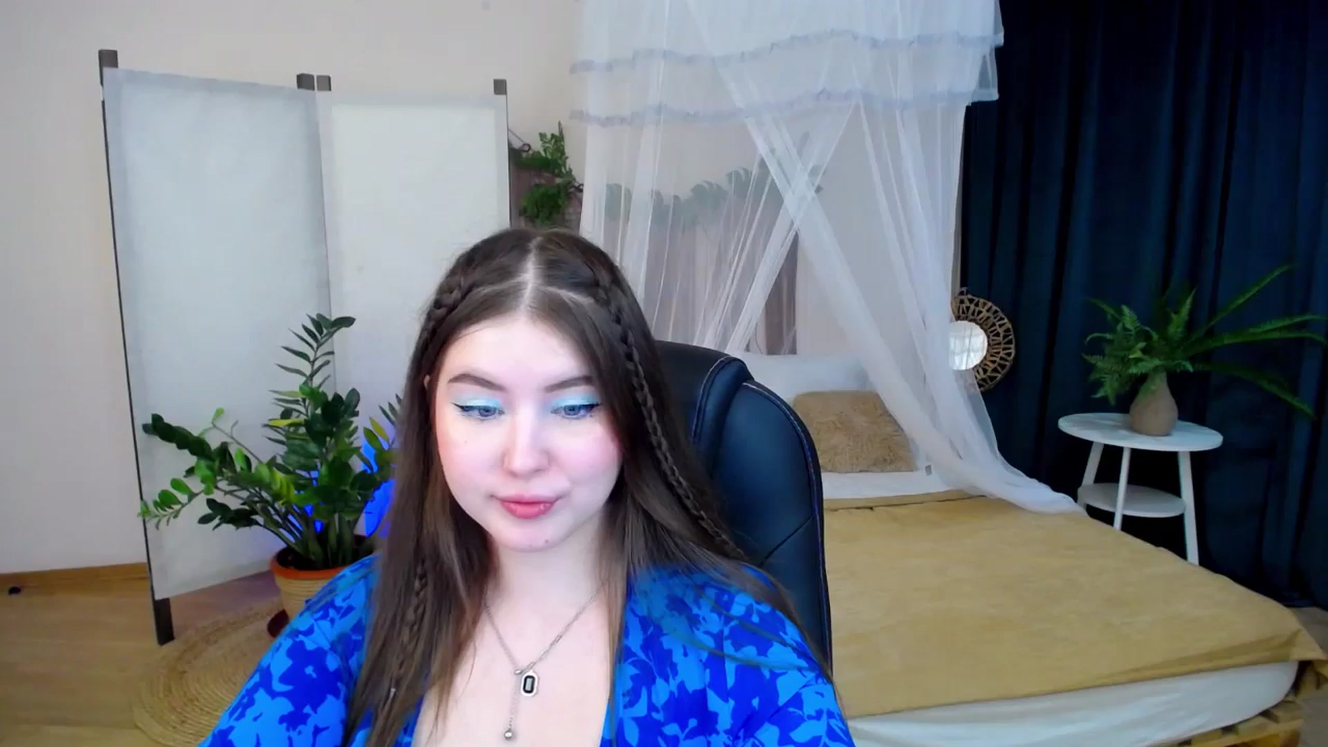 Gallery image thumbnail from AdmireMyEyes's myfreecams stream on, 11/17/2024, 19:46 image 17 of 20
