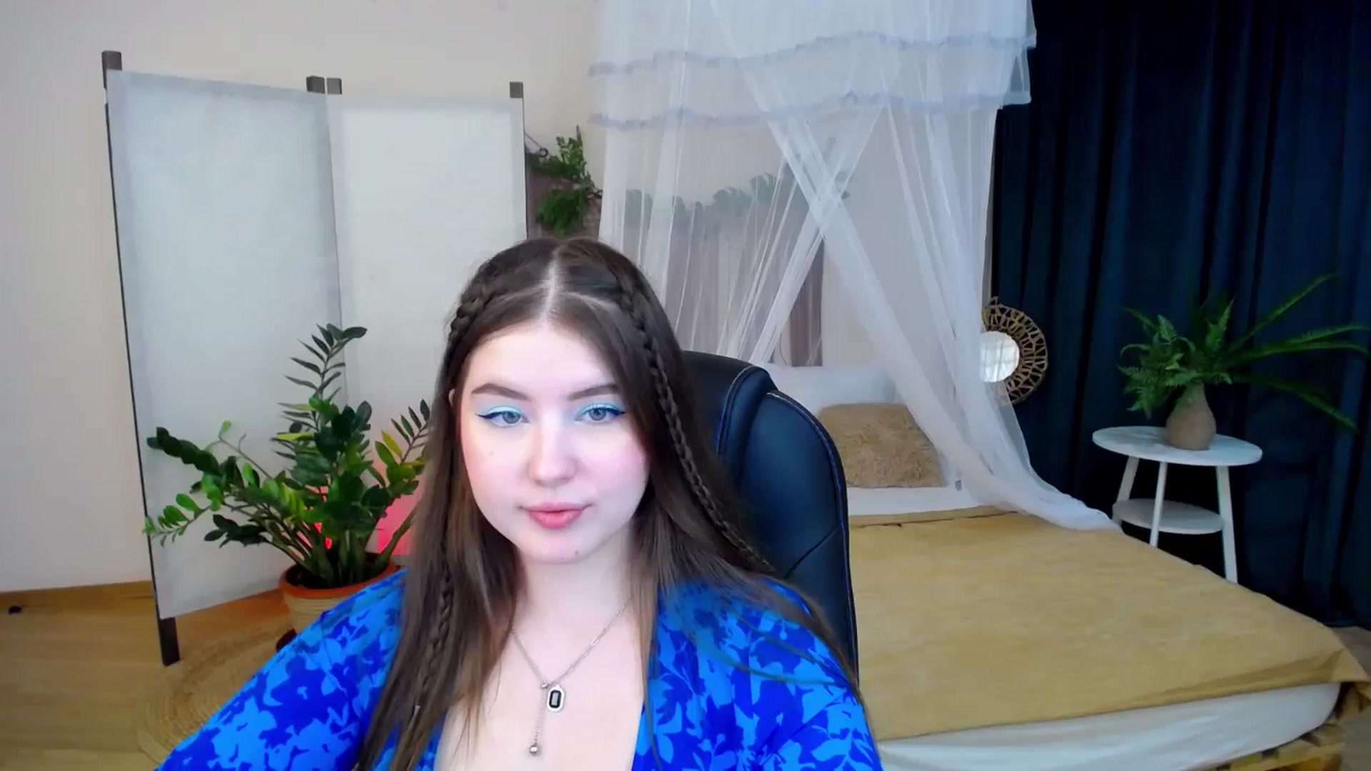 Gallery image thumbnail from AdmireMyEyes's myfreecams stream on, 11/17/2024, 19:46 image 14 of 20