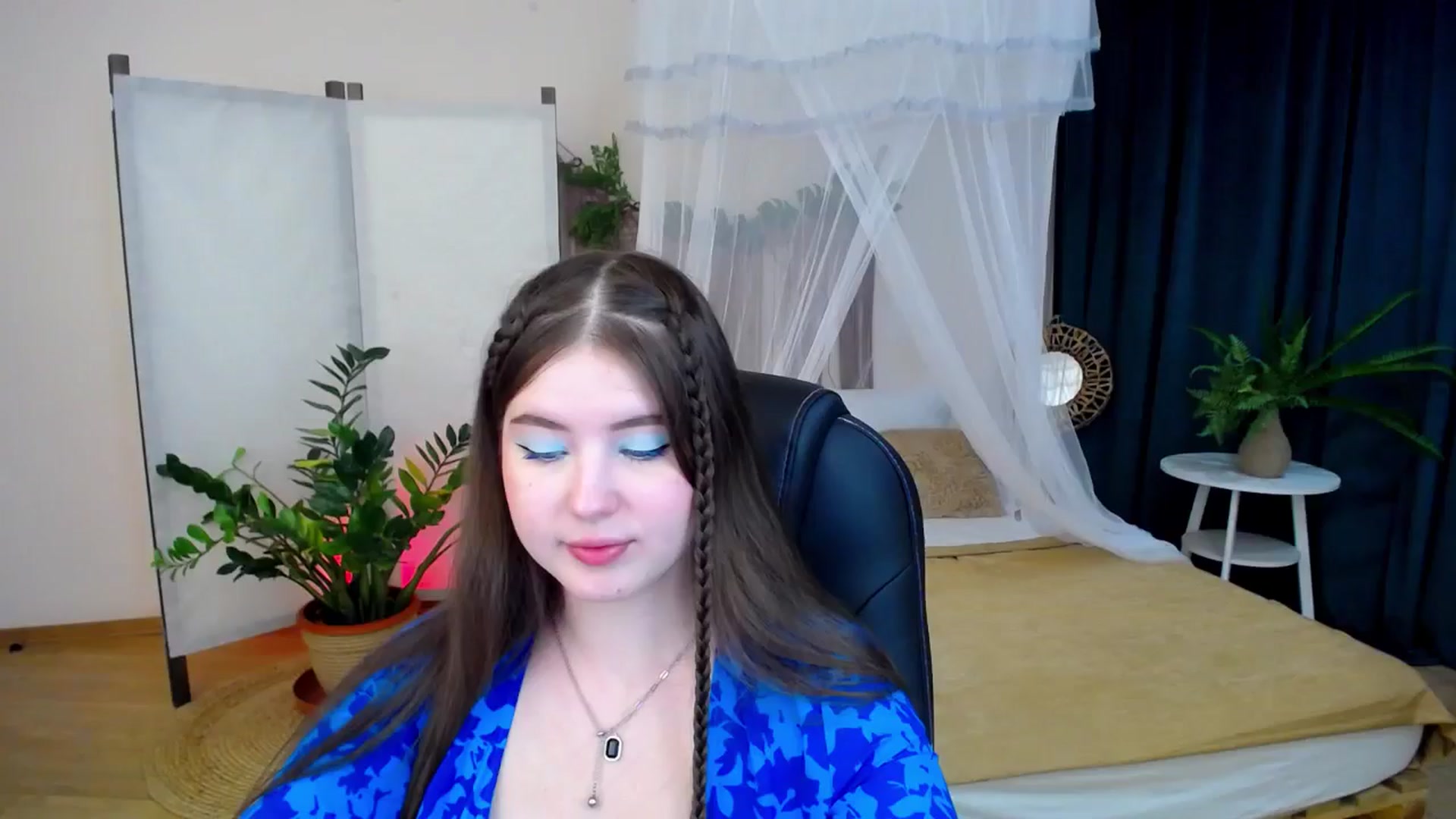 Gallery image thumbnail from AdmireMyEyes's myfreecams stream on, 11/17/2024, 19:46 image 1 of 20