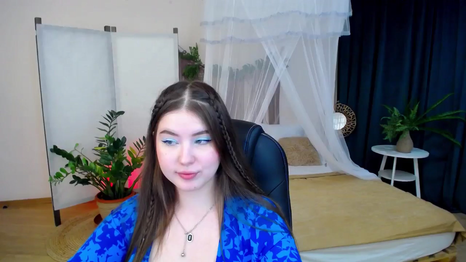 Gallery image thumbnail from AdmireMyEyes's myfreecams stream on, 11/17/2024, 19:46 image 15 of 20