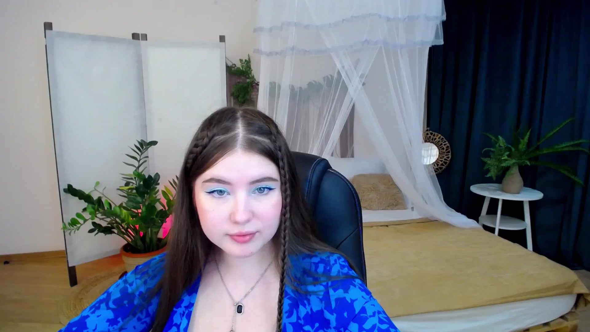 Gallery image thumbnail from AdmireMyEyes's myfreecams stream on, 11/17/2024, 19:46 image 6 of 20