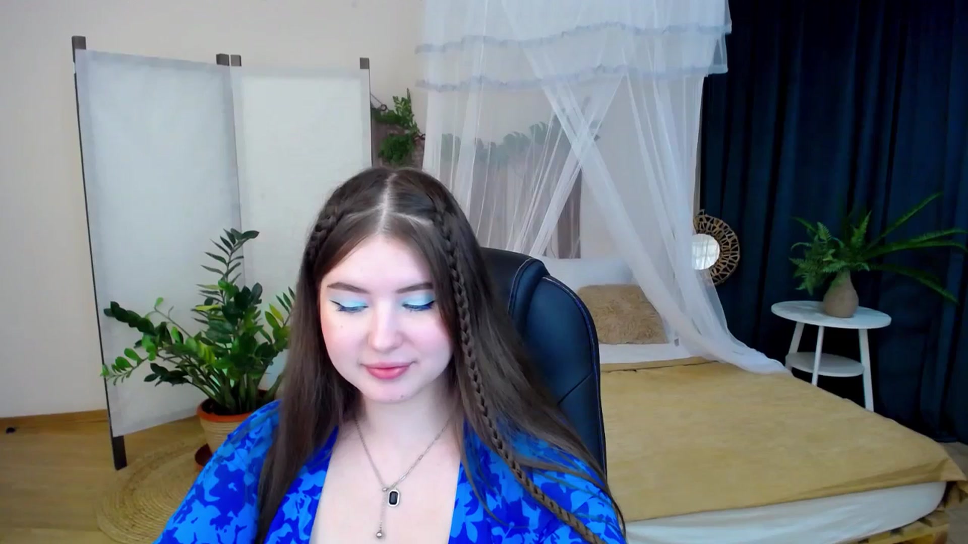 Gallery image thumbnail from AdmireMyEyes's myfreecams stream on, 11/17/2024, 19:46 image 12 of 20