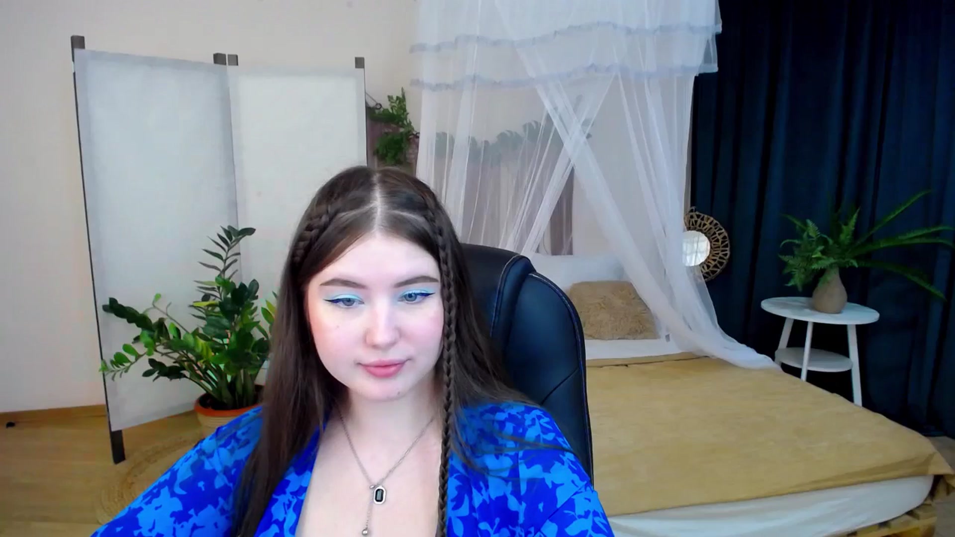 Gallery image thumbnail from AdmireMyEyes's myfreecams stream on, 11/17/2024, 19:46 image 8 of 20