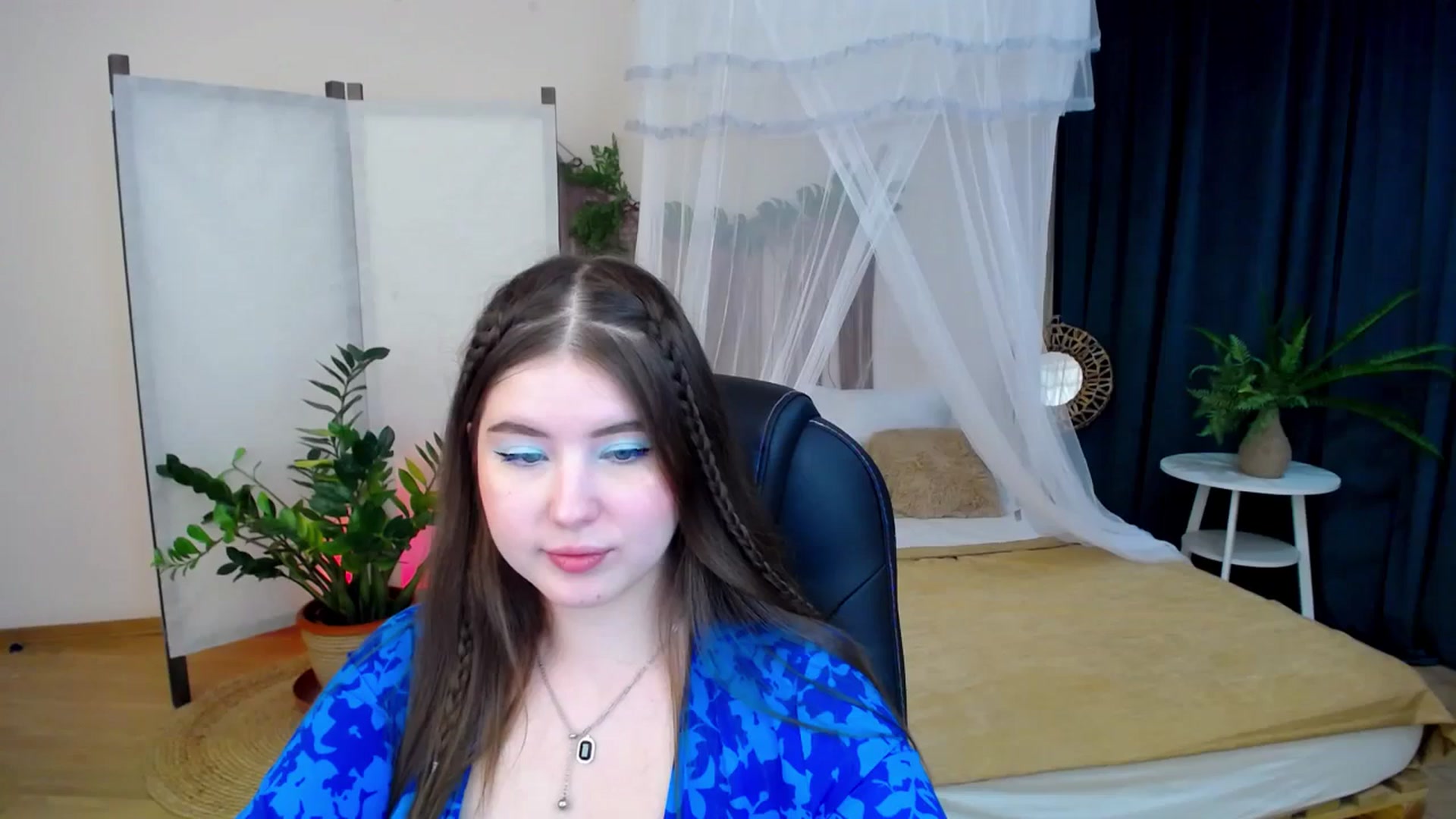 Gallery image thumbnail from AdmireMyEyes's myfreecams stream on, 11/17/2024, 19:46 image 20 of 20