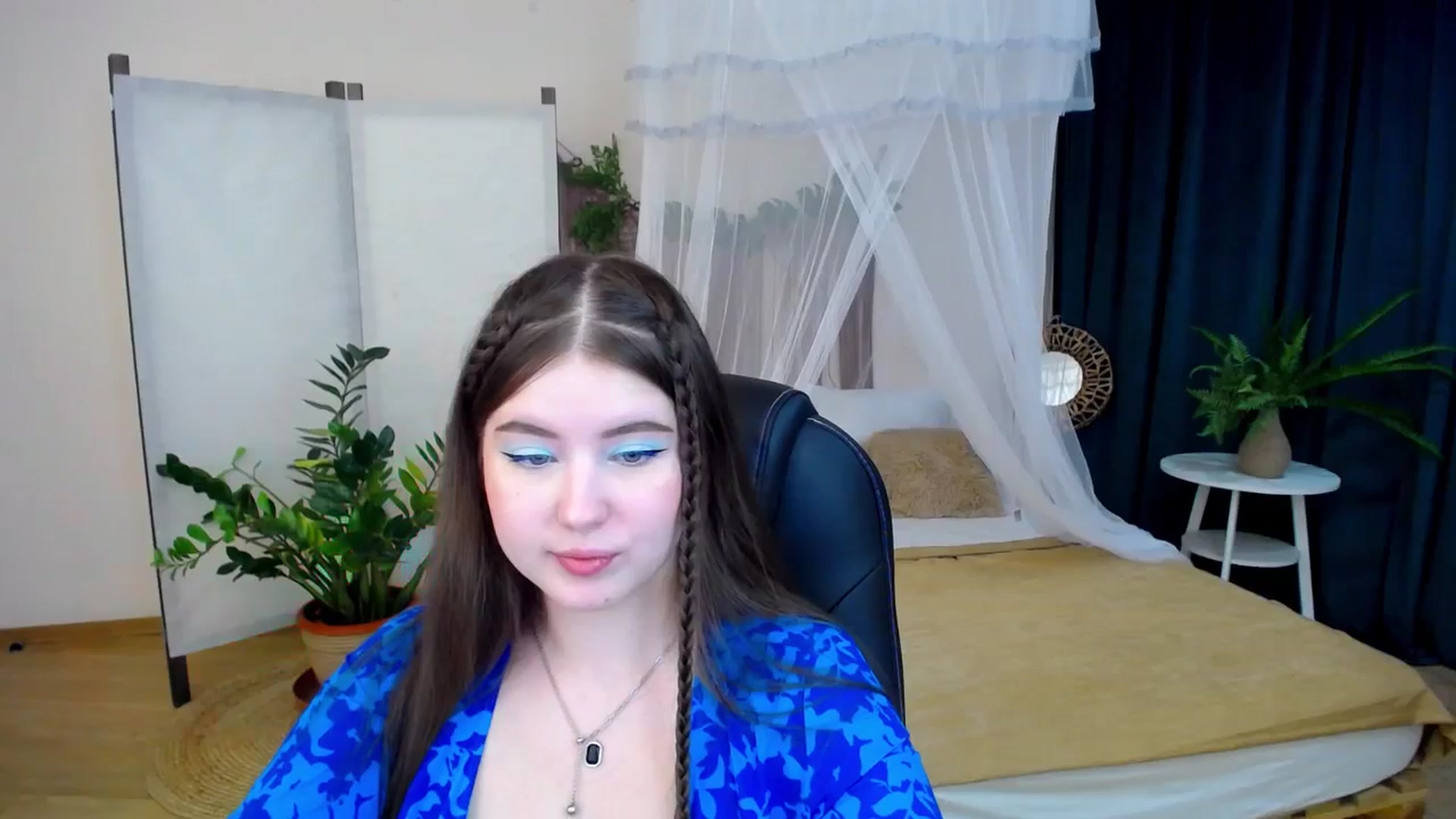 Gallery image thumbnail from AdmireMyEyes's myfreecams stream on, 11/17/2024, 19:46 image 7 of 20