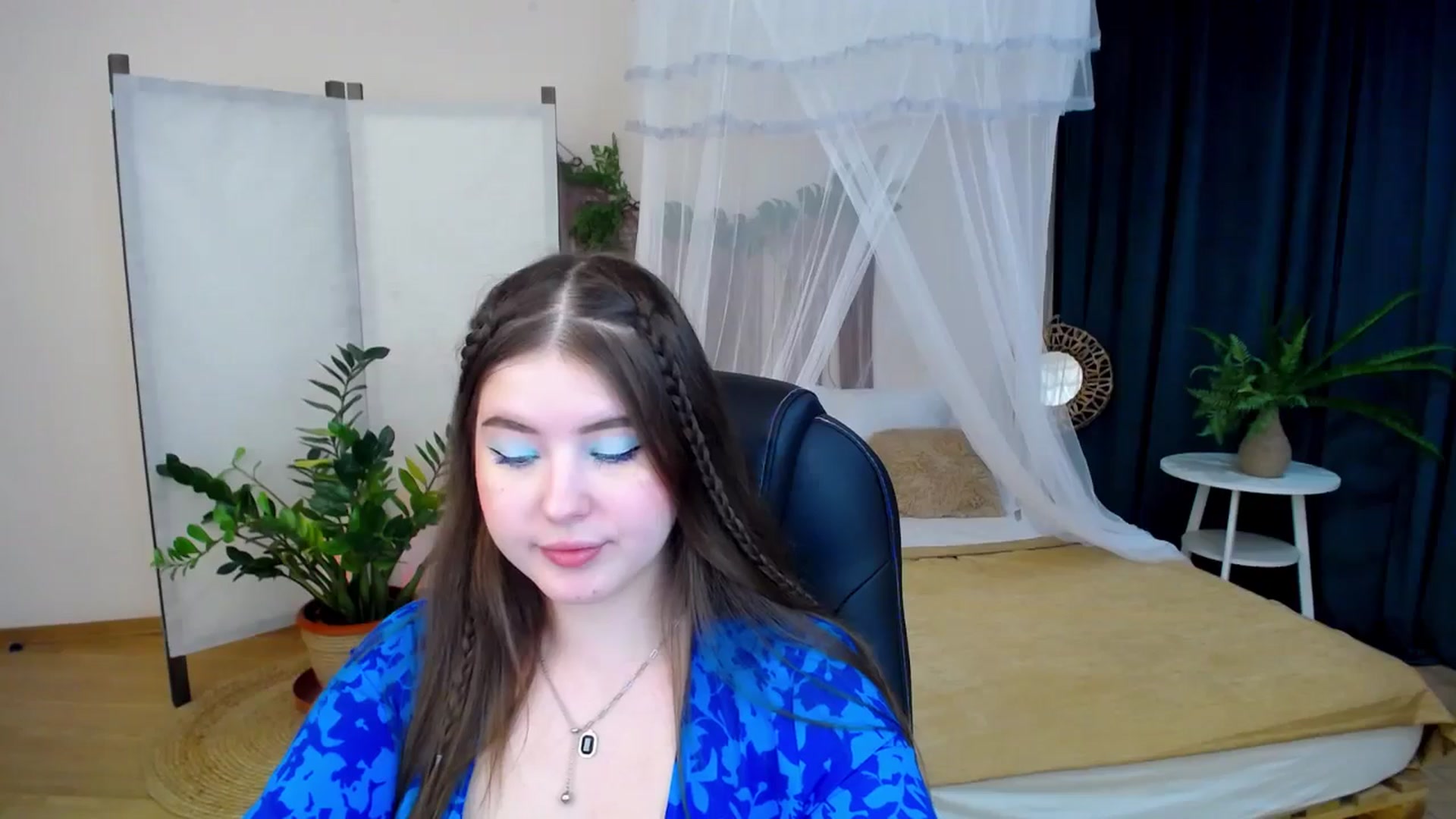 Gallery image thumbnail from AdmireMyEyes's myfreecams stream on, 11/17/2024, 19:46 image 16 of 20