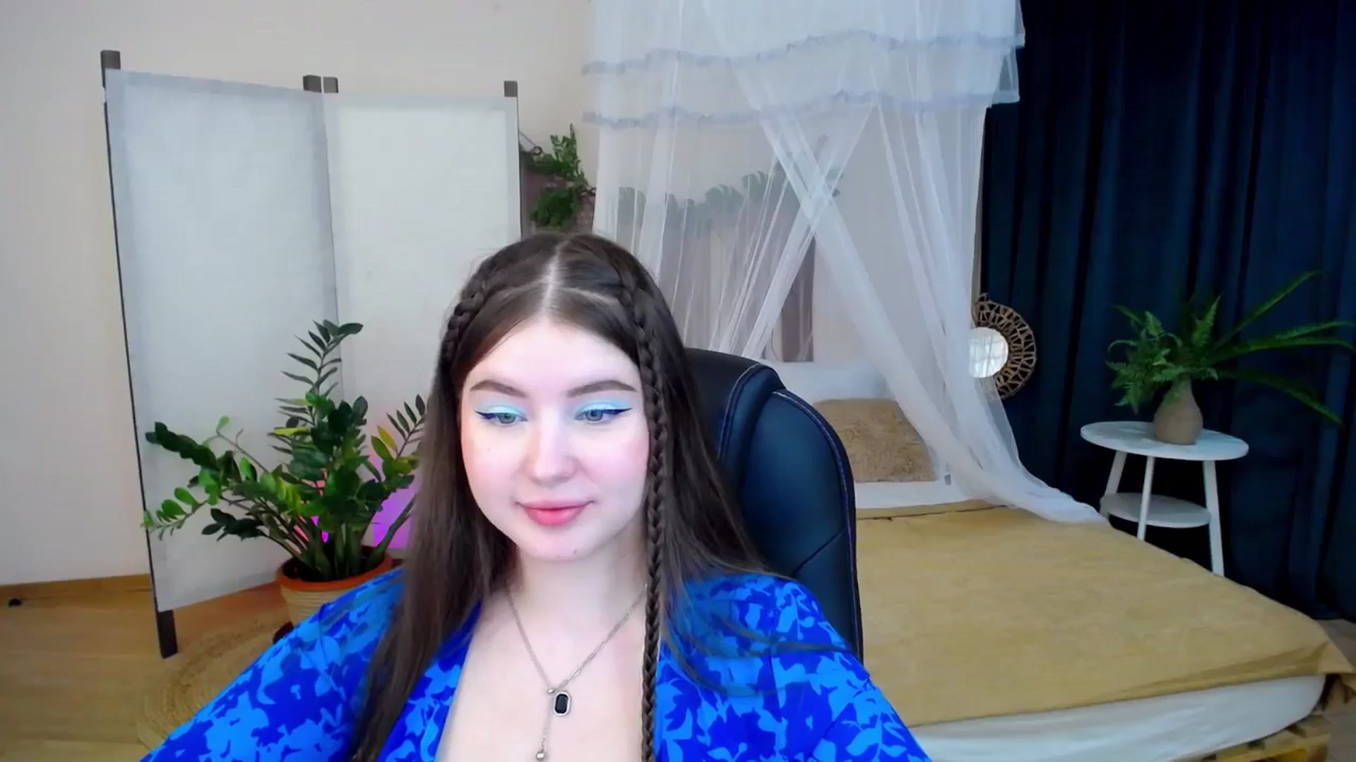 Gallery image thumbnail from AdmireMyEyes's myfreecams stream on, 11/17/2024, 19:46 image 9 of 20