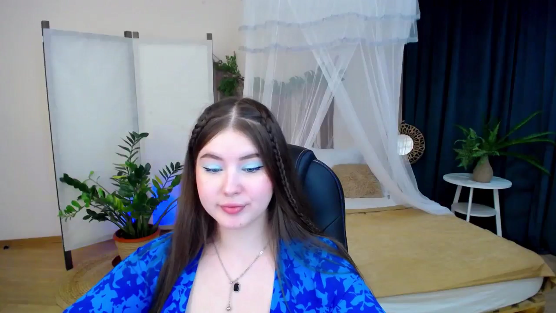 Gallery image thumbnail from AdmireMyEyes's myfreecams stream on, 11/17/2024, 19:46 image 13 of 20