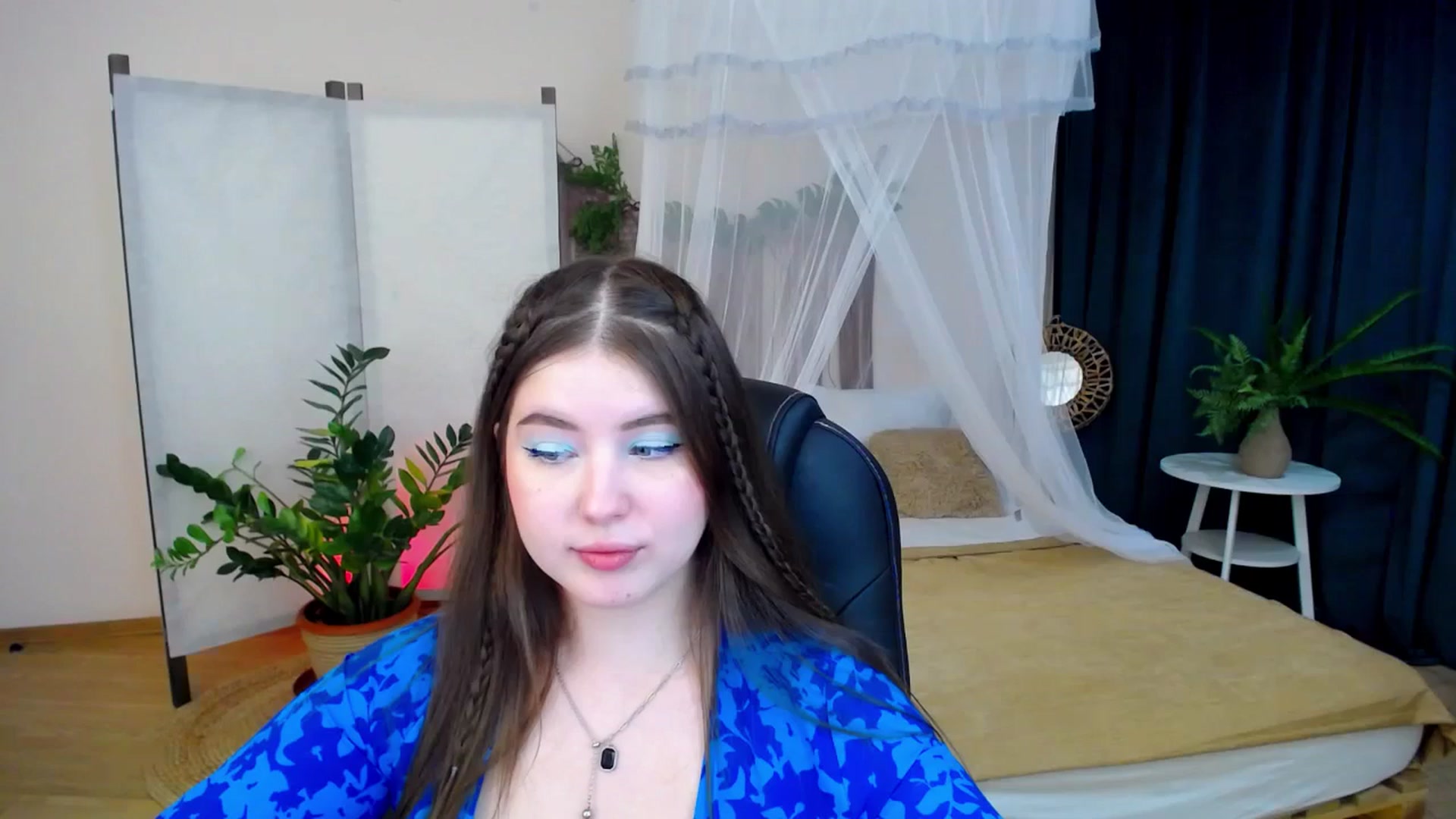 Gallery image thumbnail from AdmireMyEyes's myfreecams stream on, 11/17/2024, 19:46 image 19 of 20