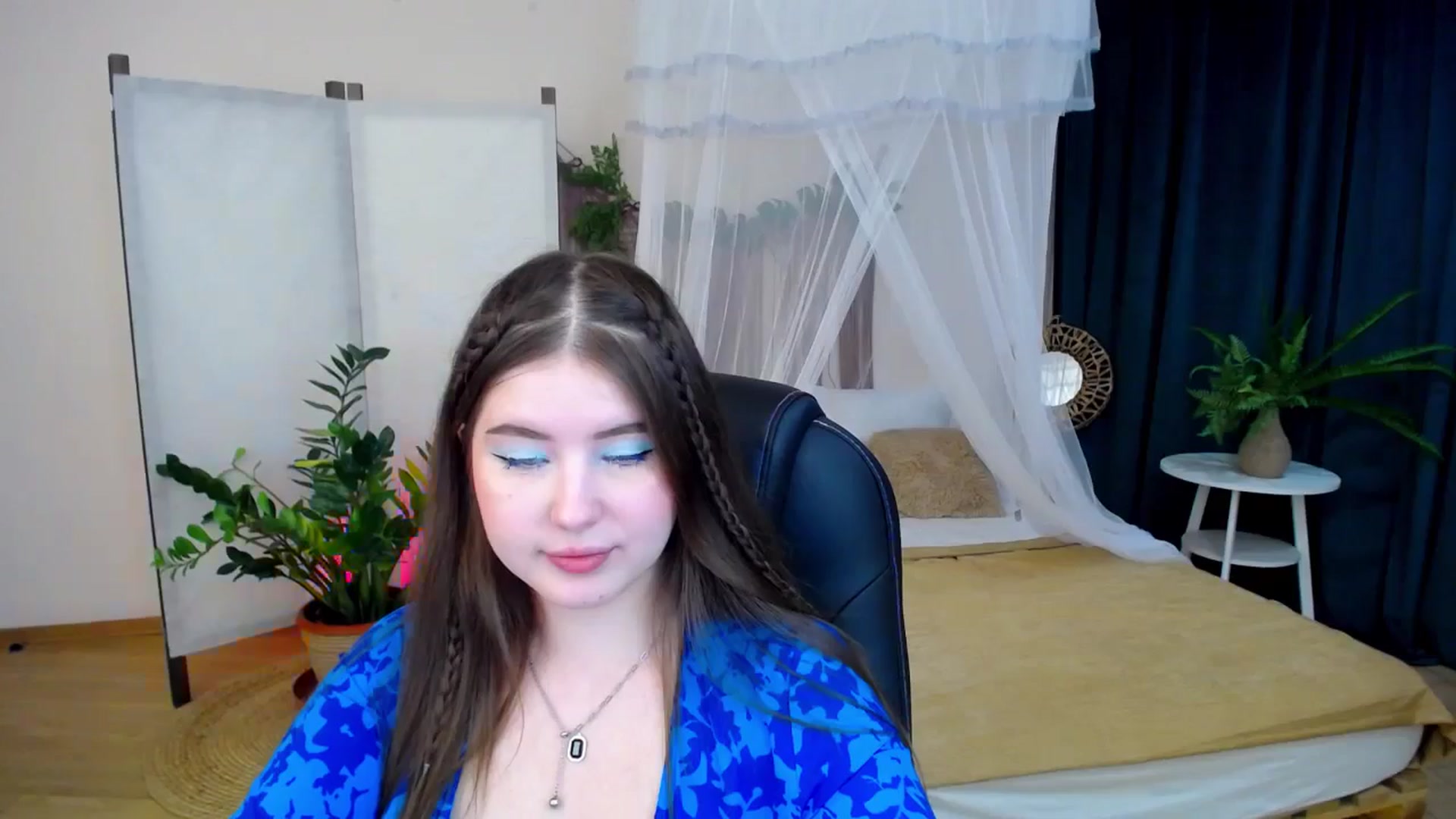 Gallery image thumbnail from AdmireMyEyes's myfreecams stream on, 11/17/2024, 19:46 image 18 of 20