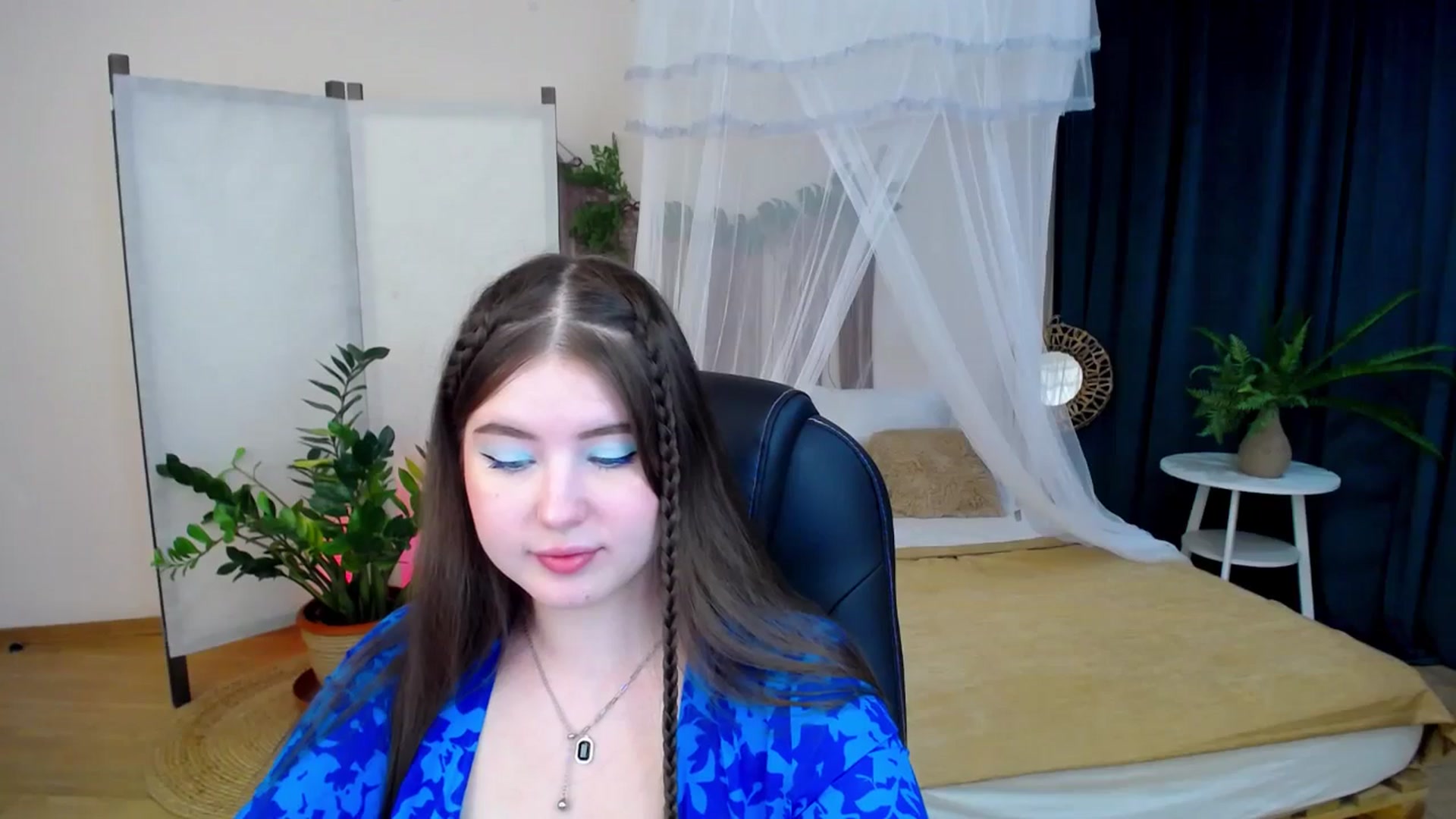 Gallery image thumbnail from AdmireMyEyes's myfreecams stream on, 11/17/2024, 19:46 image 4 of 20