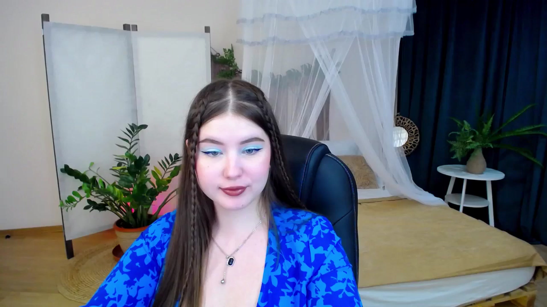 Gallery image thumbnail from AdmireMyEyes's myfreecams stream on, 11/17/2024, 21:04 image 3 of 20