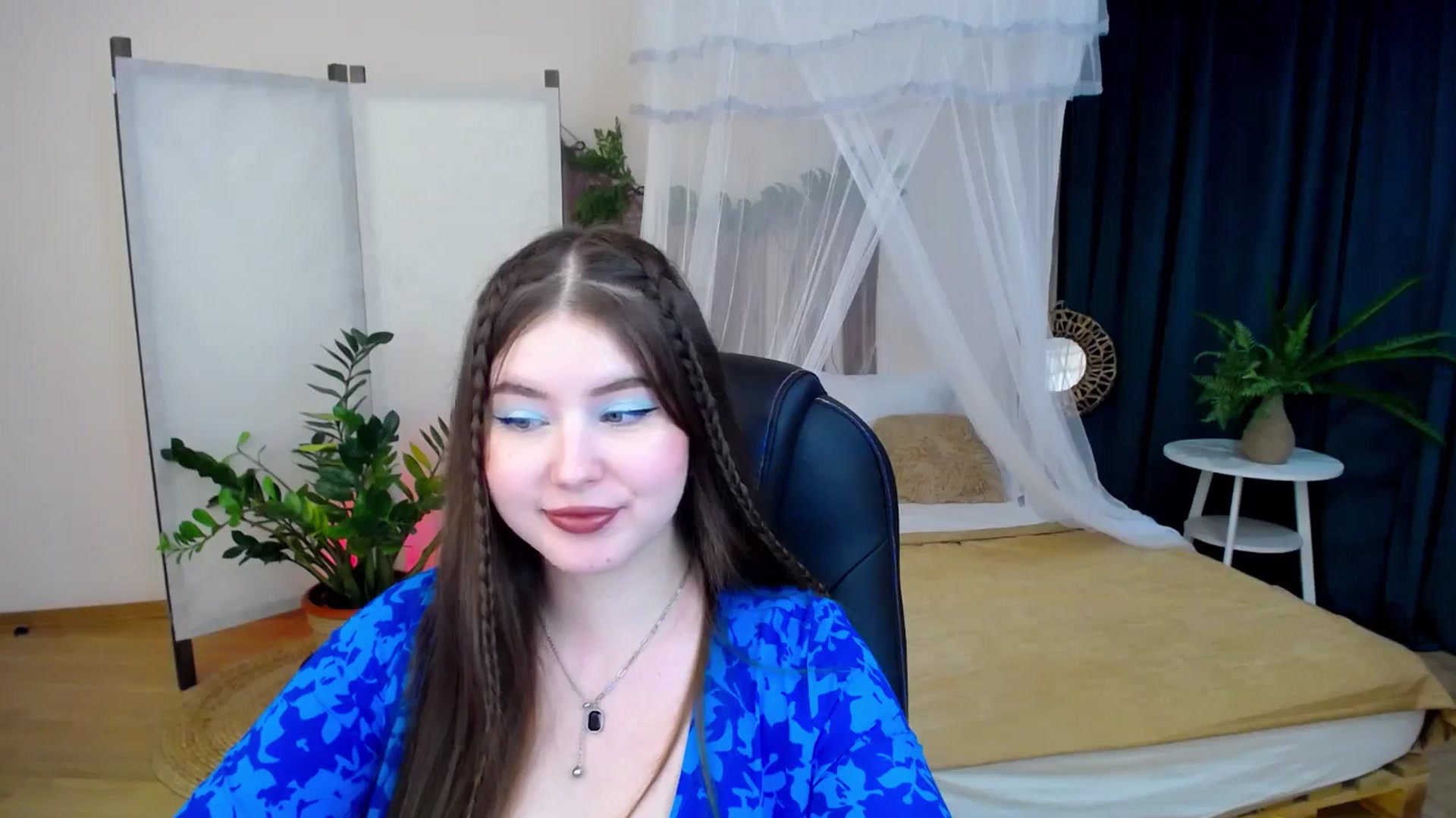 Gallery image thumbnail from AdmireMyEyes's myfreecams stream on, 11/17/2024, 21:04 image 19 of 20