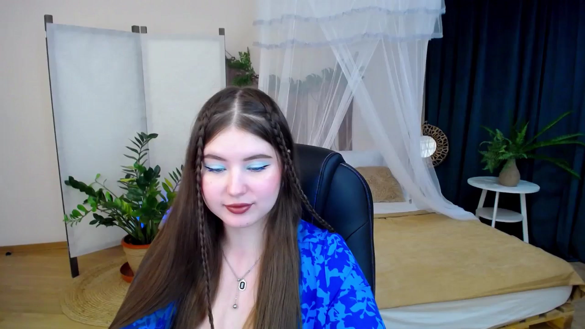 Gallery image thumbnail from AdmireMyEyes's myfreecams stream on, 11/17/2024, 21:04 image 14 of 20