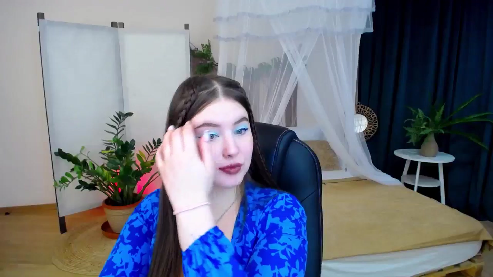 Gallery image thumbnail from AdmireMyEyes's myfreecams stream on, 11/17/2024, 21:04 image 4 of 20
