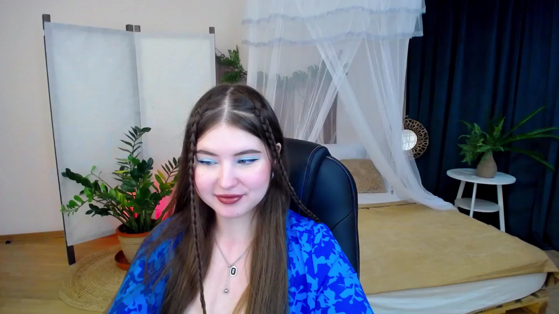 Gallery image thumbnail from AdmireMyEyes's myfreecams stream on, 11/17/2024, 21:04 image 13 of 20