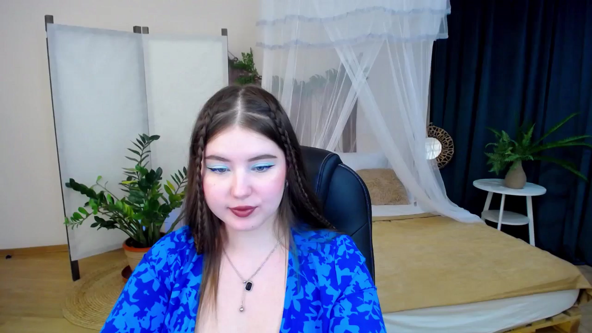 Gallery image thumbnail from AdmireMyEyes's myfreecams stream on, 11/17/2024, 21:04 image 1 of 20