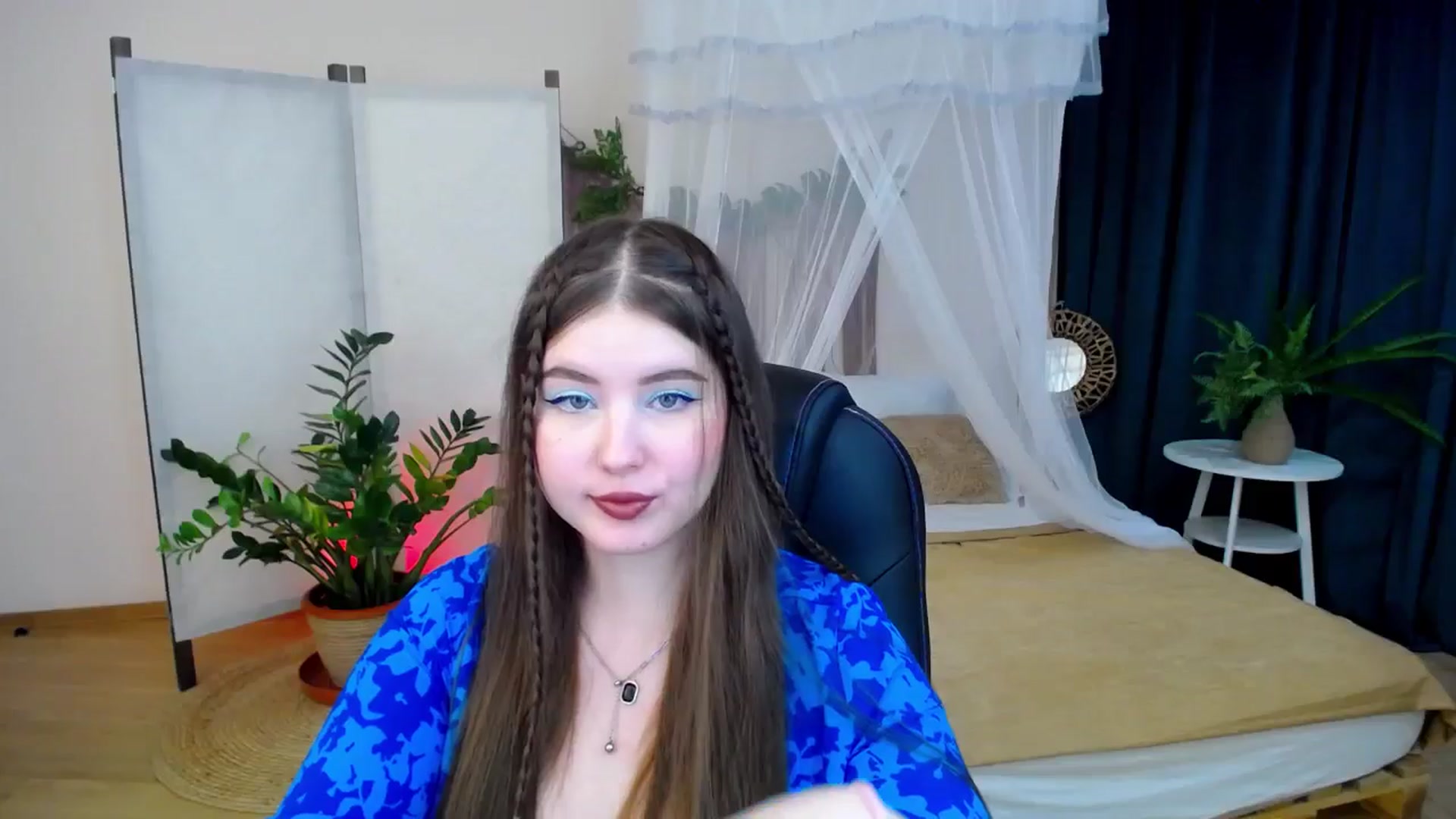 Gallery image thumbnail from AdmireMyEyes's myfreecams stream on, 11/17/2024, 21:04 image 11 of 20