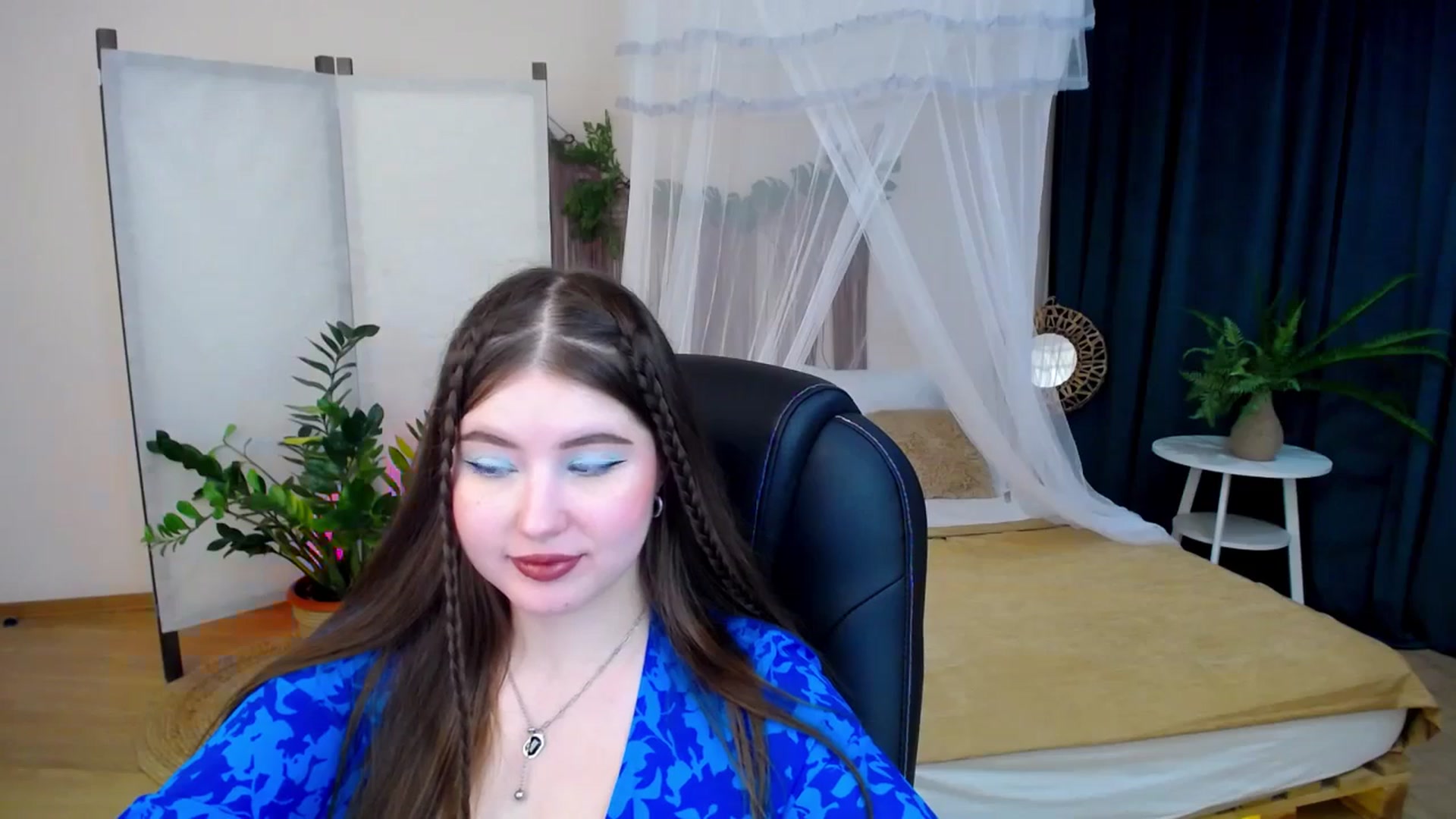 Gallery image thumbnail from AdmireMyEyes's myfreecams stream on, 11/17/2024, 22:43 image 2 of 20