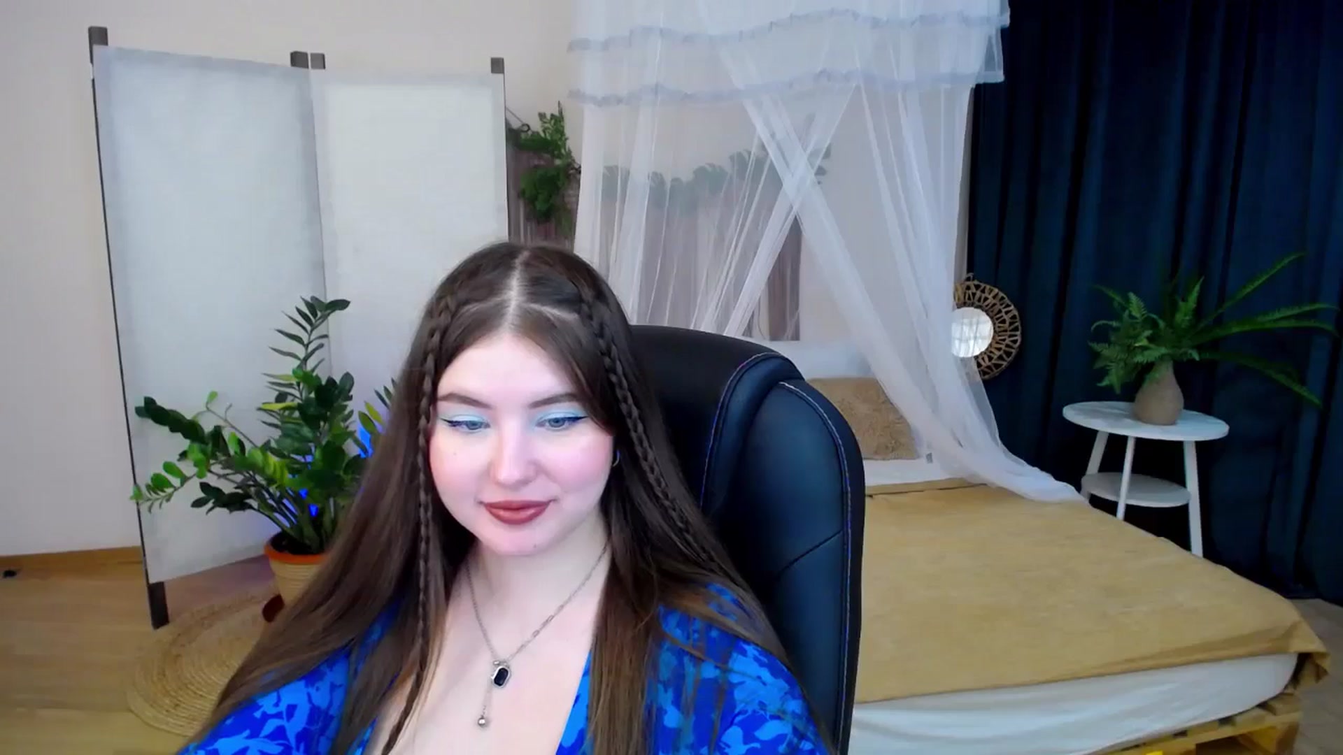 Gallery image thumbnail from AdmireMyEyes's myfreecams stream on, 11/17/2024, 22:43 image 12 of 20
