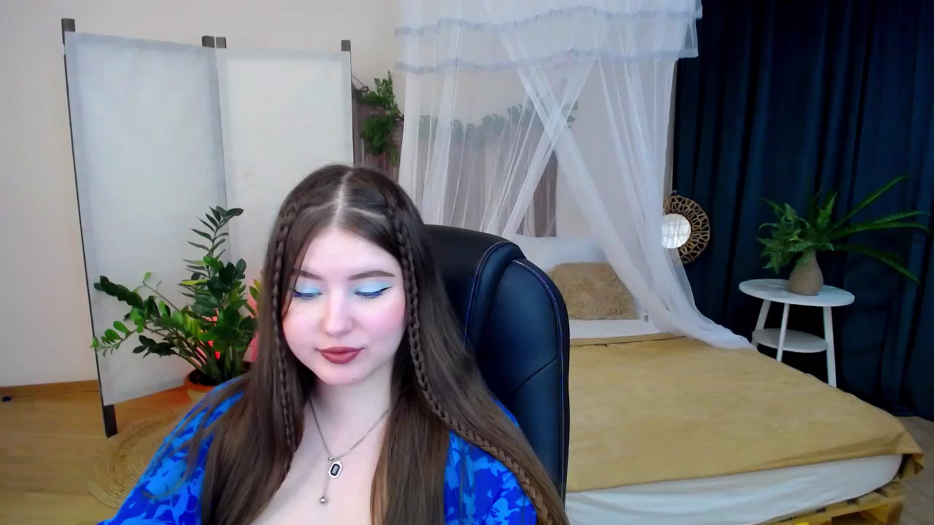 Gallery image thumbnail from AdmireMyEyes's myfreecams stream on, 11/17/2024, 22:43 image 7 of 20