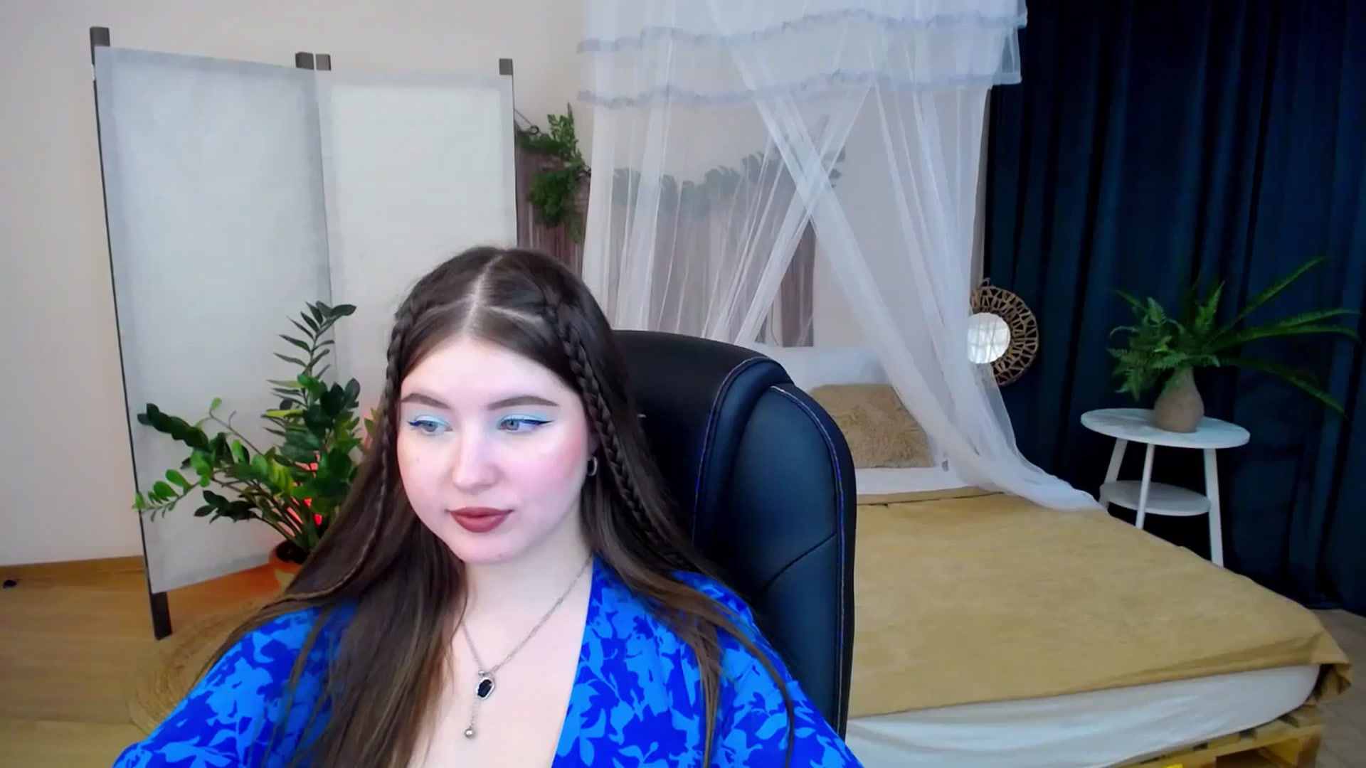 Gallery image thumbnail from AdmireMyEyes's myfreecams stream on, 11/17/2024, 22:43 image 1 of 20