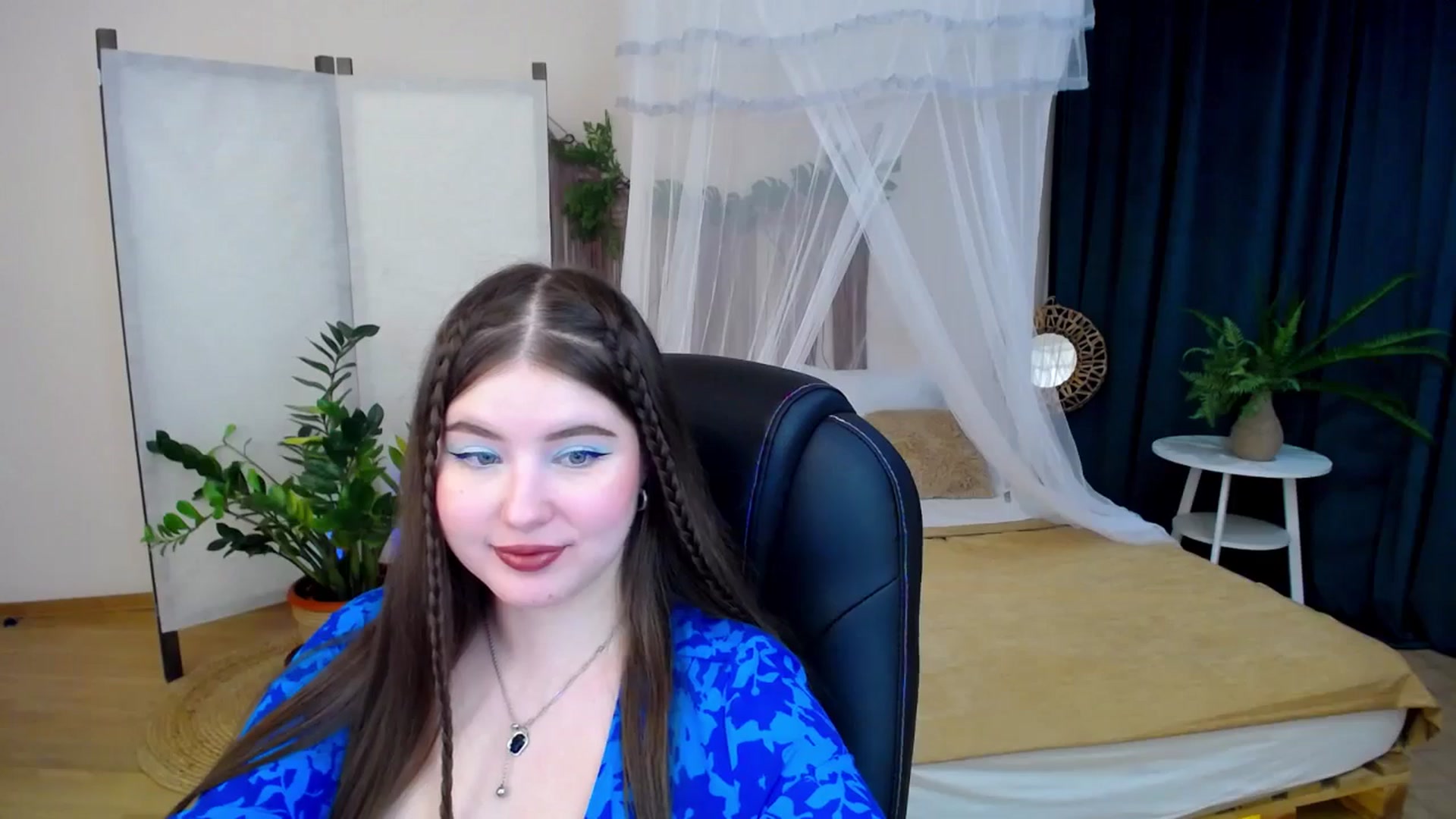 Gallery image thumbnail from AdmireMyEyes's myfreecams stream on, 11/17/2024, 22:43 image 4 of 20