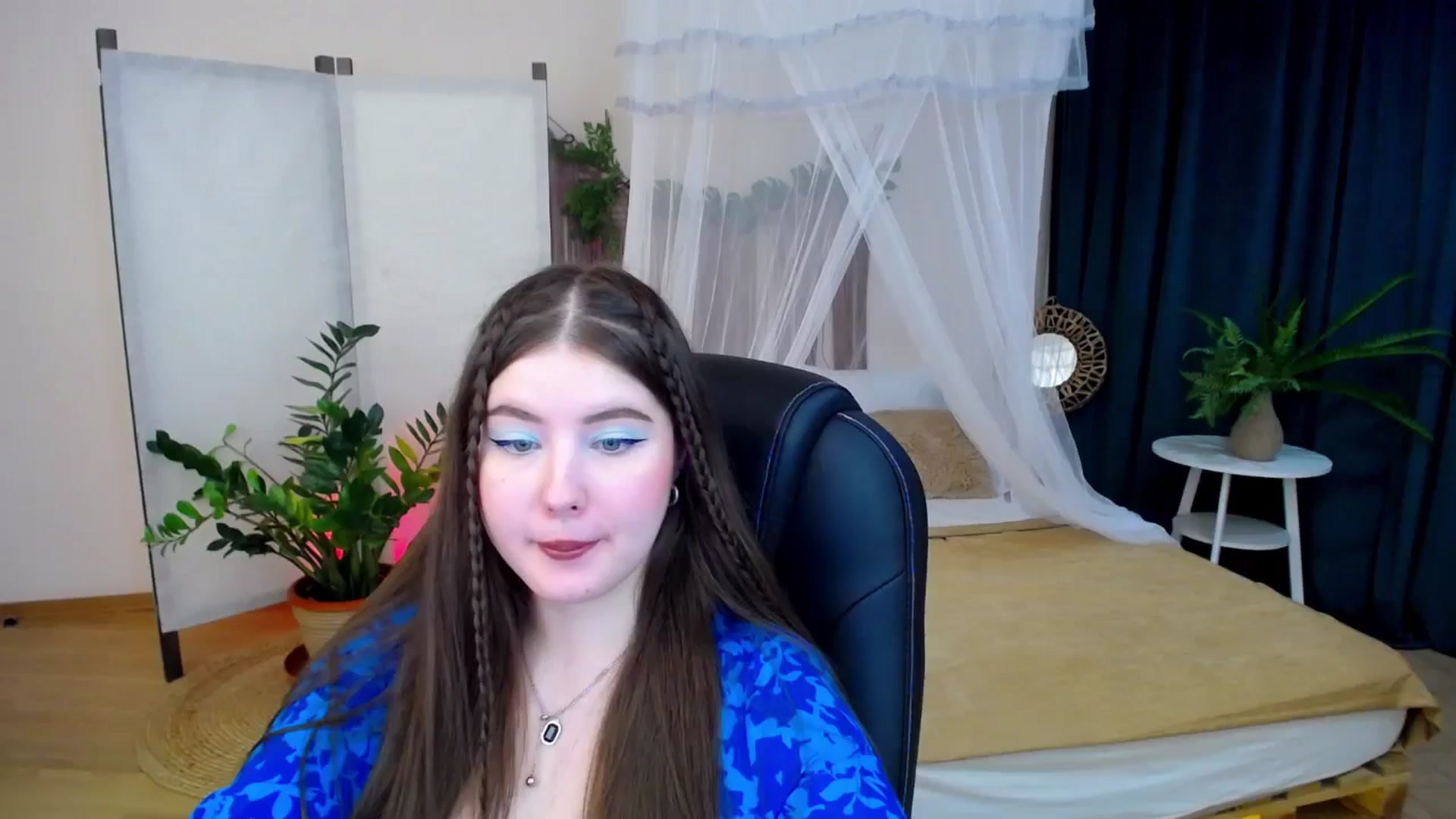 Gallery image thumbnail from AdmireMyEyes's myfreecams stream on, 11/17/2024, 22:43 image 11 of 20