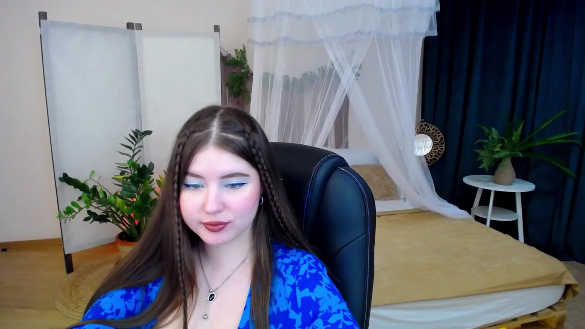 Gallery image thumbnail from AdmireMyEyes's myfreecams stream on, 11/17/2024, 22:43 image 6 of 20