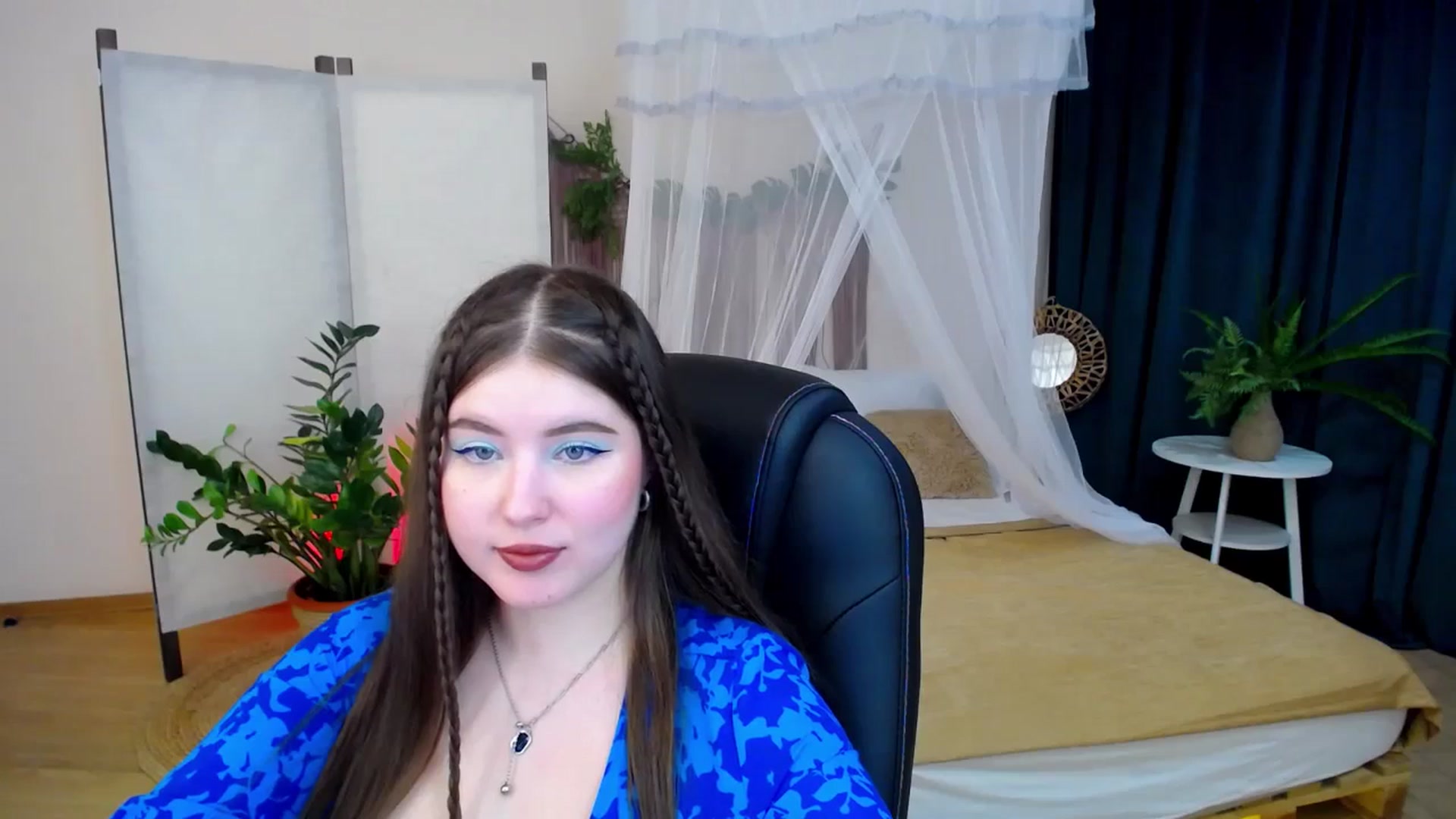Gallery image thumbnail from AdmireMyEyes's myfreecams stream on, 11/17/2024, 22:43 image 5 of 20