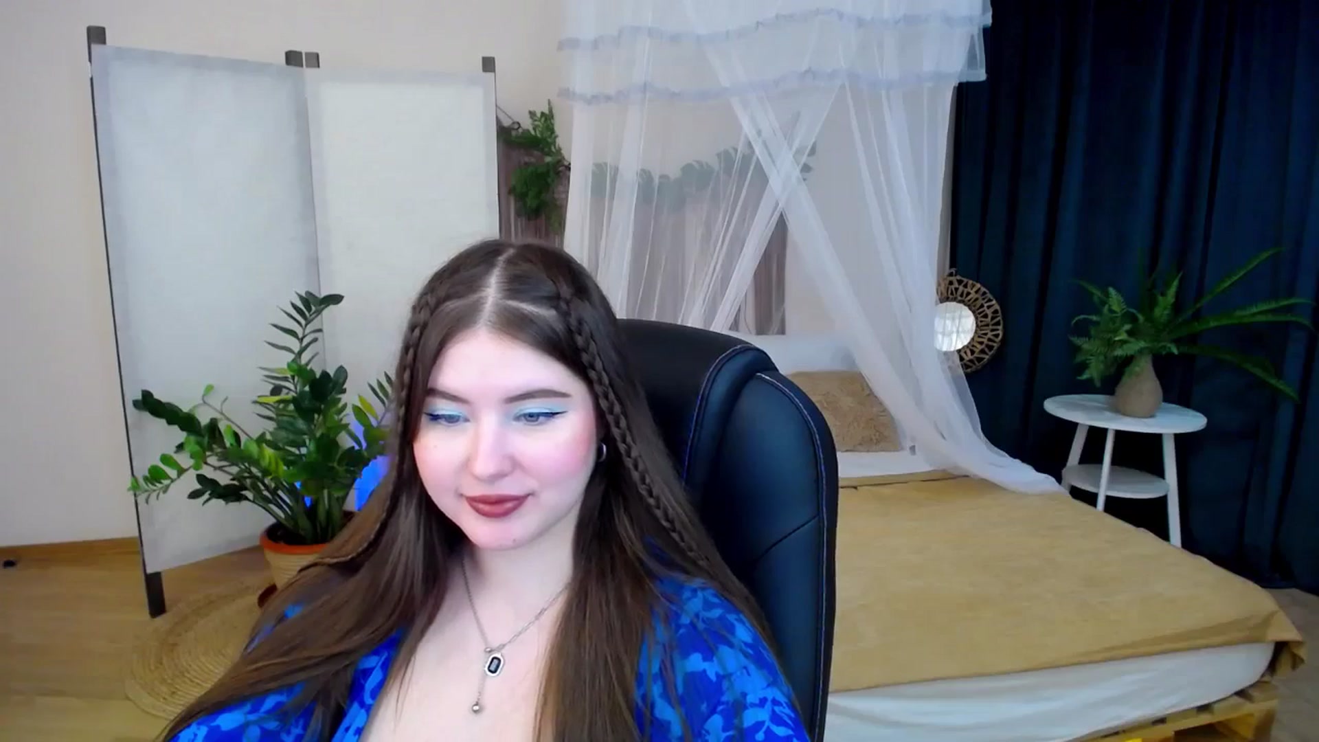 Gallery image thumbnail from AdmireMyEyes's myfreecams stream on, 11/17/2024, 22:43 image 9 of 20