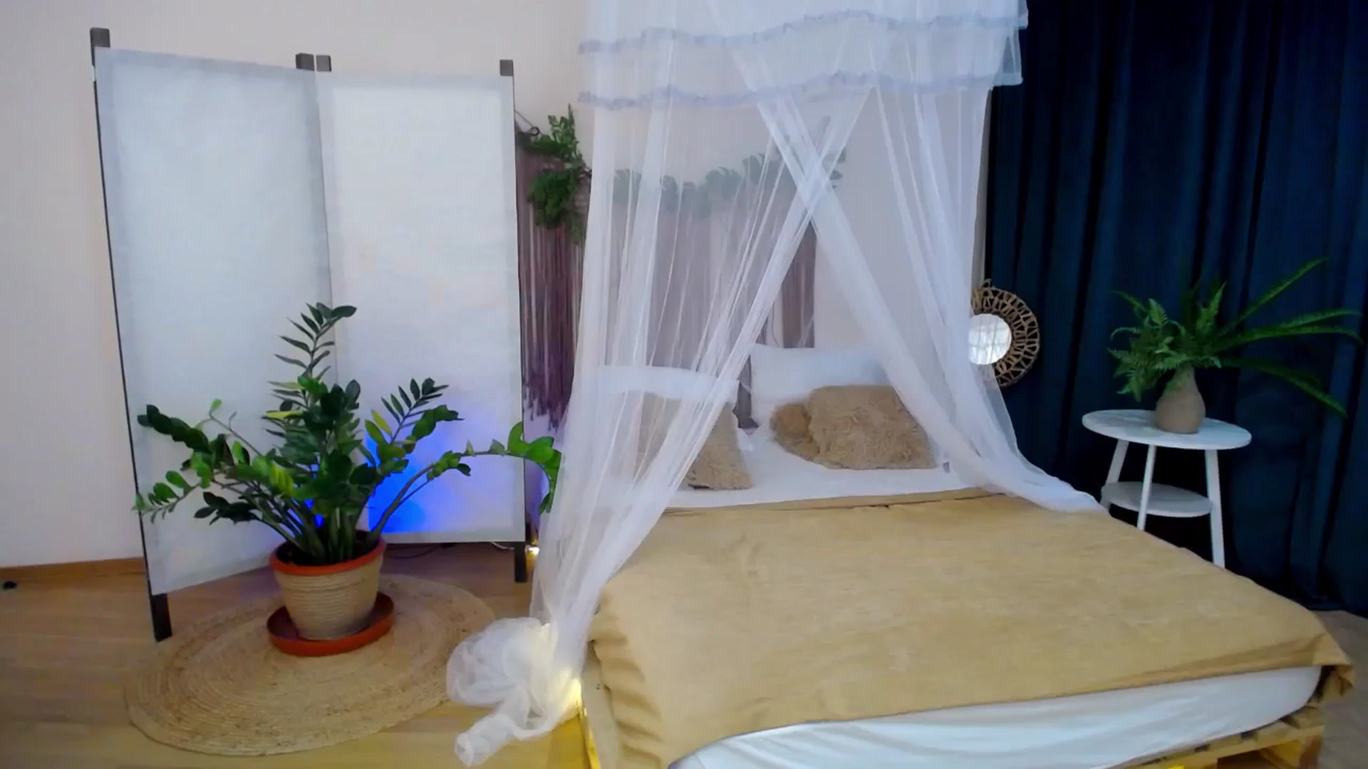 Gallery image thumbnail from AdmireMyEyes's myfreecams stream on, 11/17/2024, 22:43 image 15 of 20