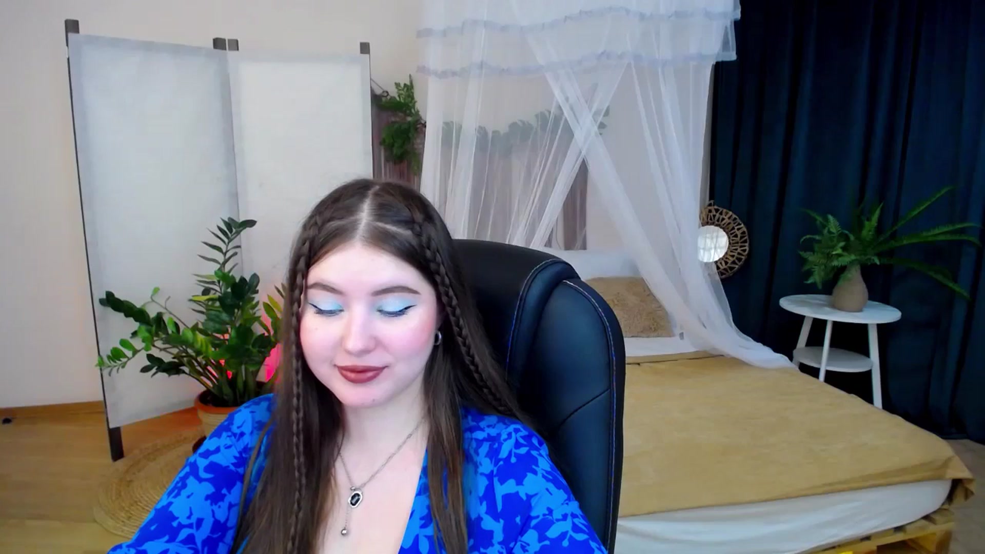 Gallery image thumbnail from AdmireMyEyes's myfreecams stream on, 11/17/2024, 22:43 image 3 of 20