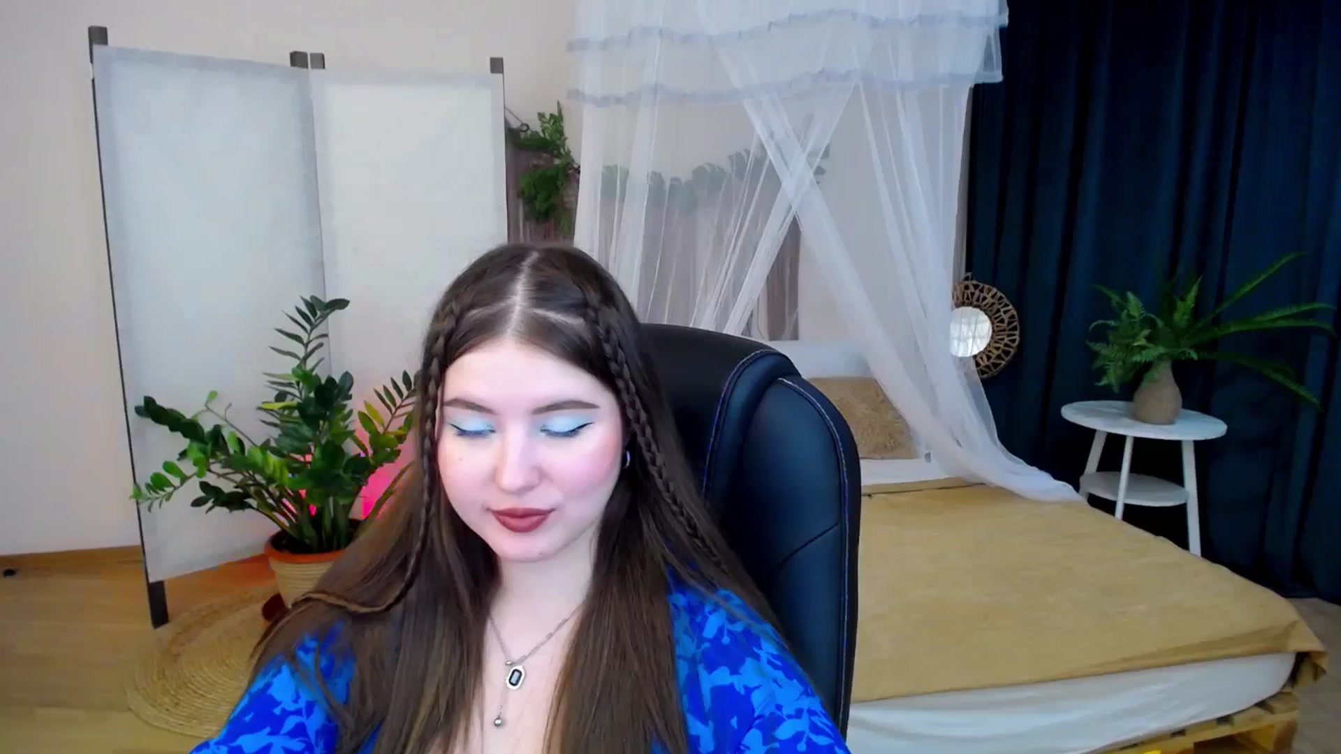 Gallery image thumbnail from AdmireMyEyes's myfreecams stream on, 11/17/2024, 22:43 image 10 of 20