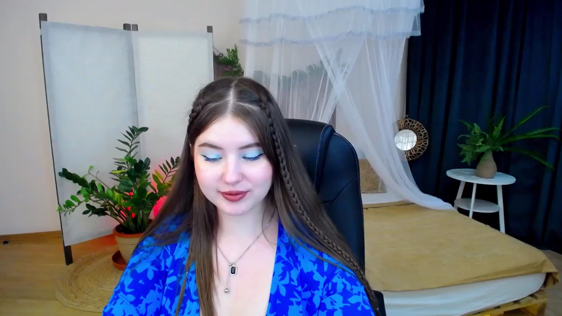 Gallery image thumbnail from AdmireMyEyes's myfreecams stream on, 11/18/2024, 02:17 image 17 of 20