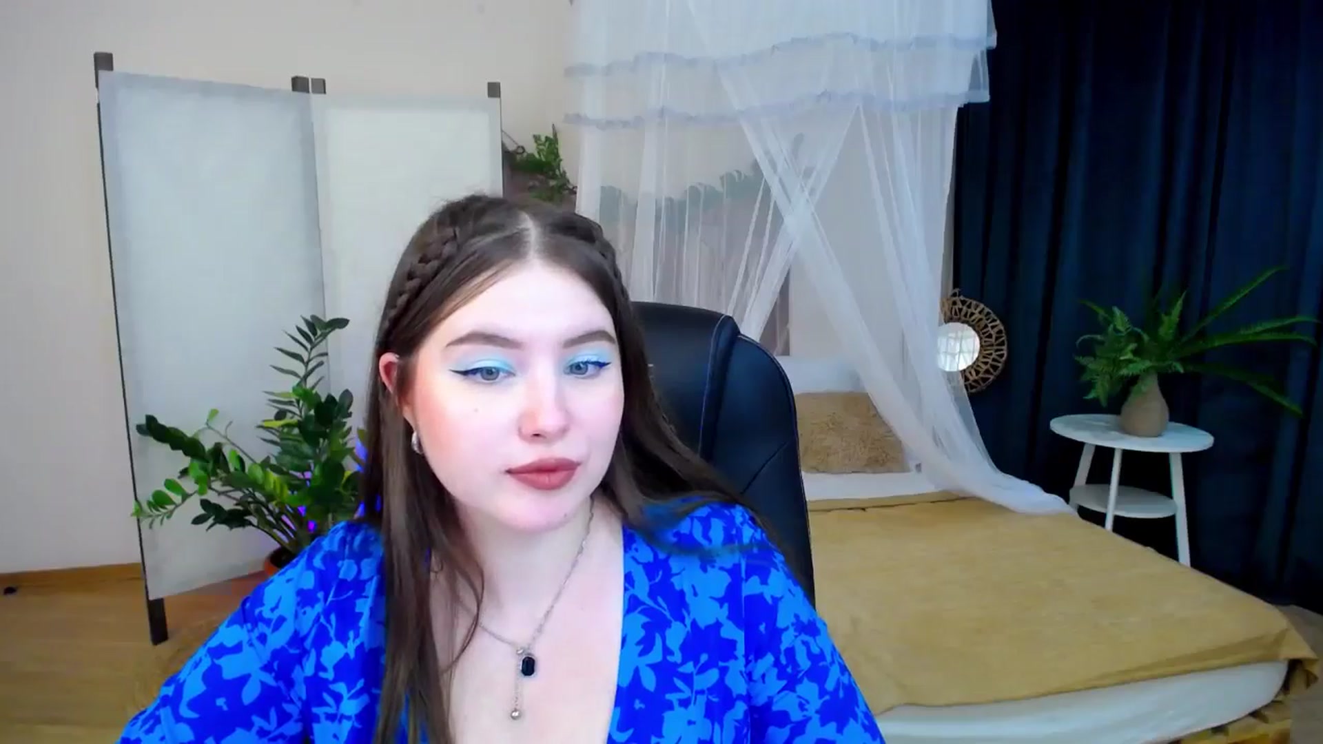 Gallery image thumbnail from AdmireMyEyes's myfreecams stream on, 11/18/2024, 02:17 image 6 of 20