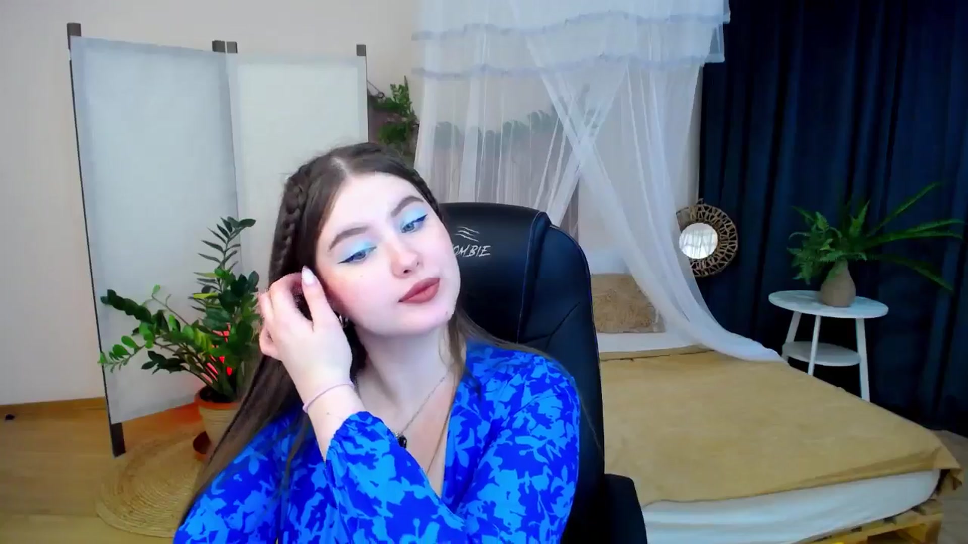Gallery image thumbnail from AdmireMyEyes's myfreecams stream on, 11/18/2024, 02:17 image 20 of 20